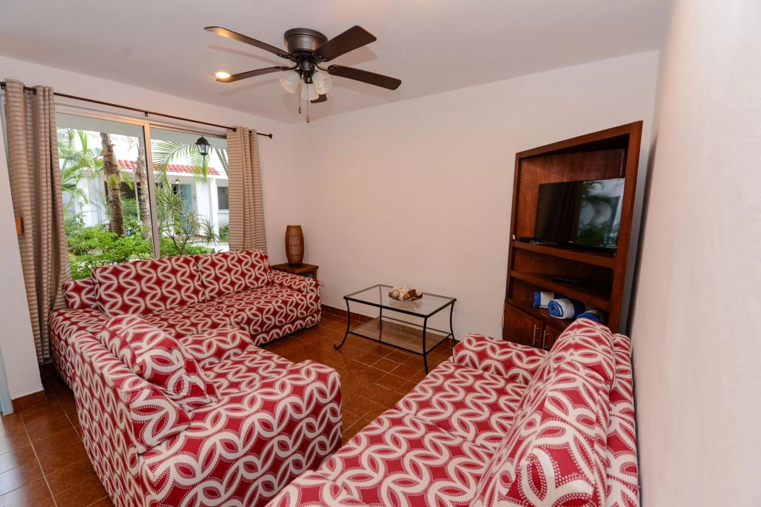 Living room, Bed in Hotel Villas Colibrí Suites & Bungalows