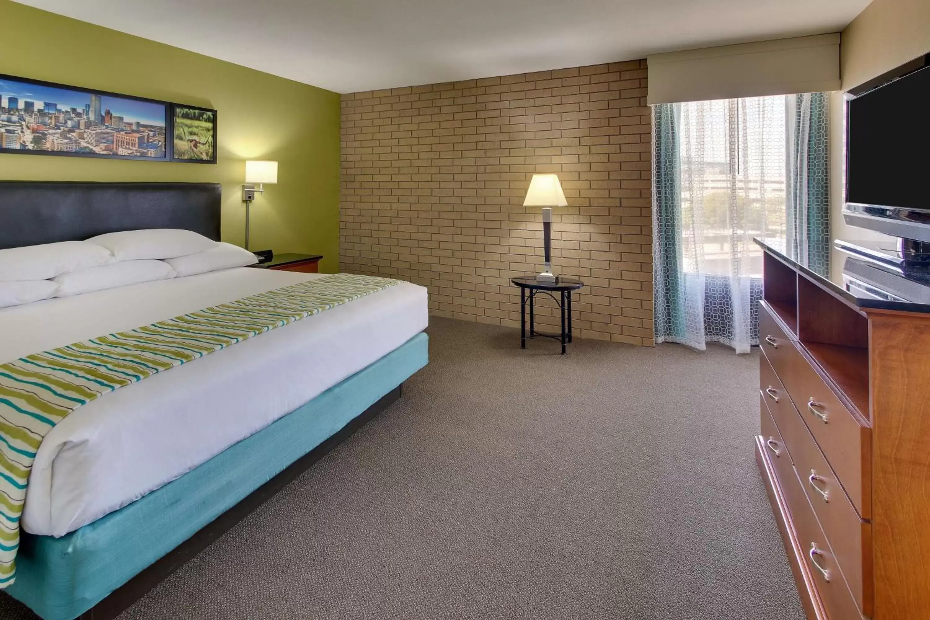 Photo of the whole room, Bed in Drury Inn & Suites Houston Sugar Land