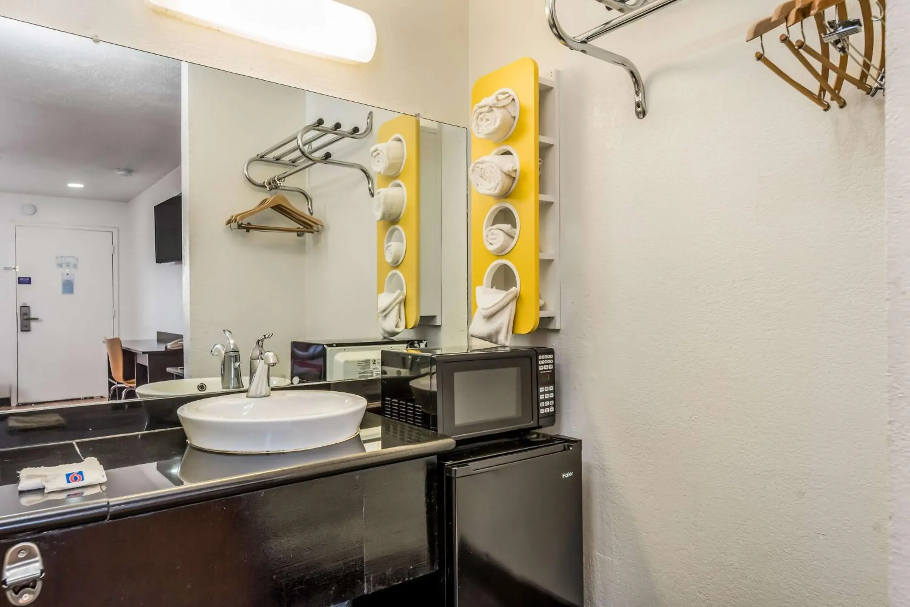 Kitchen or kitchenette, Bathroom in Motel 6 Westley, CA
