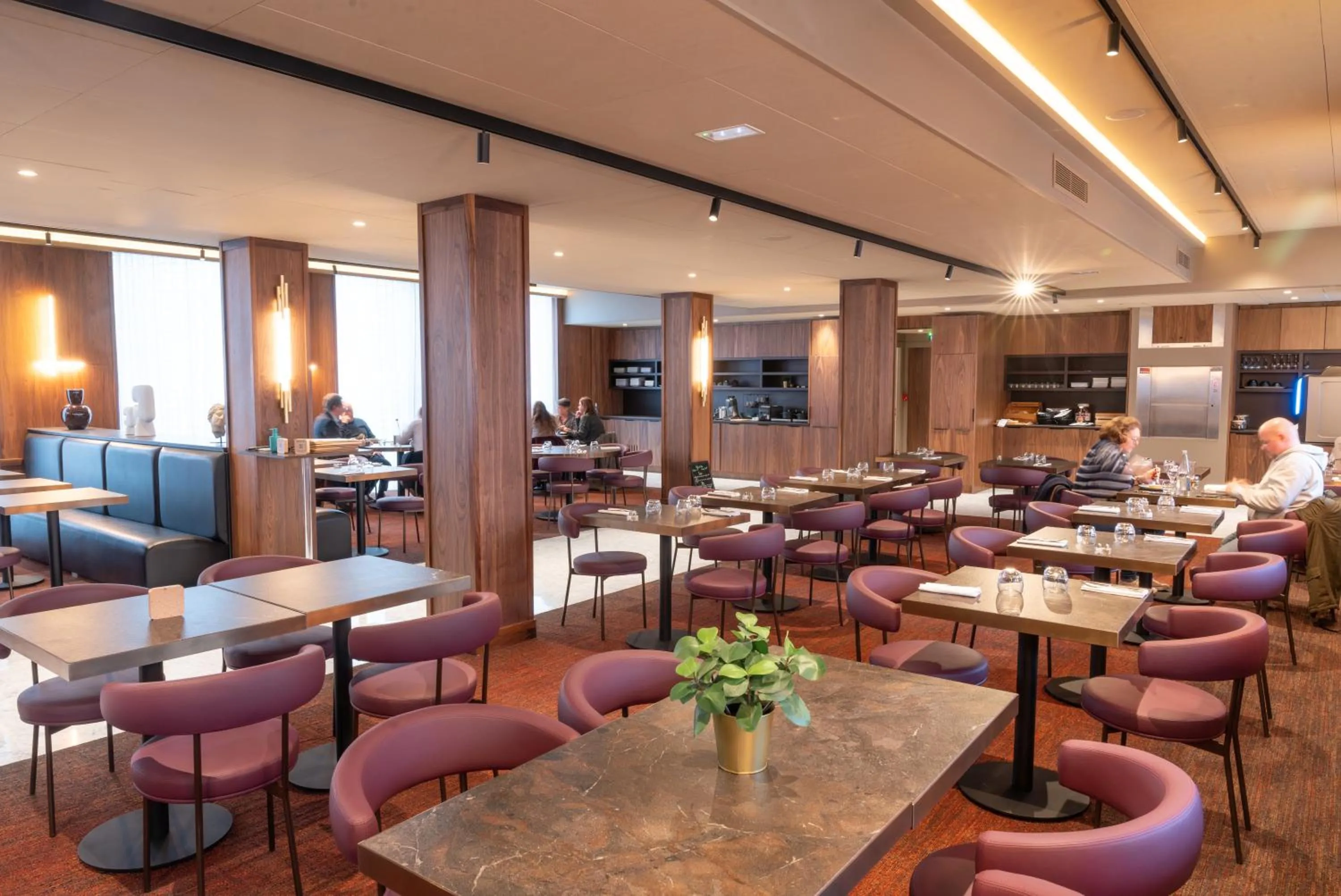 Restaurant/places to eat in Novotel SPA Rennes Centre Gare