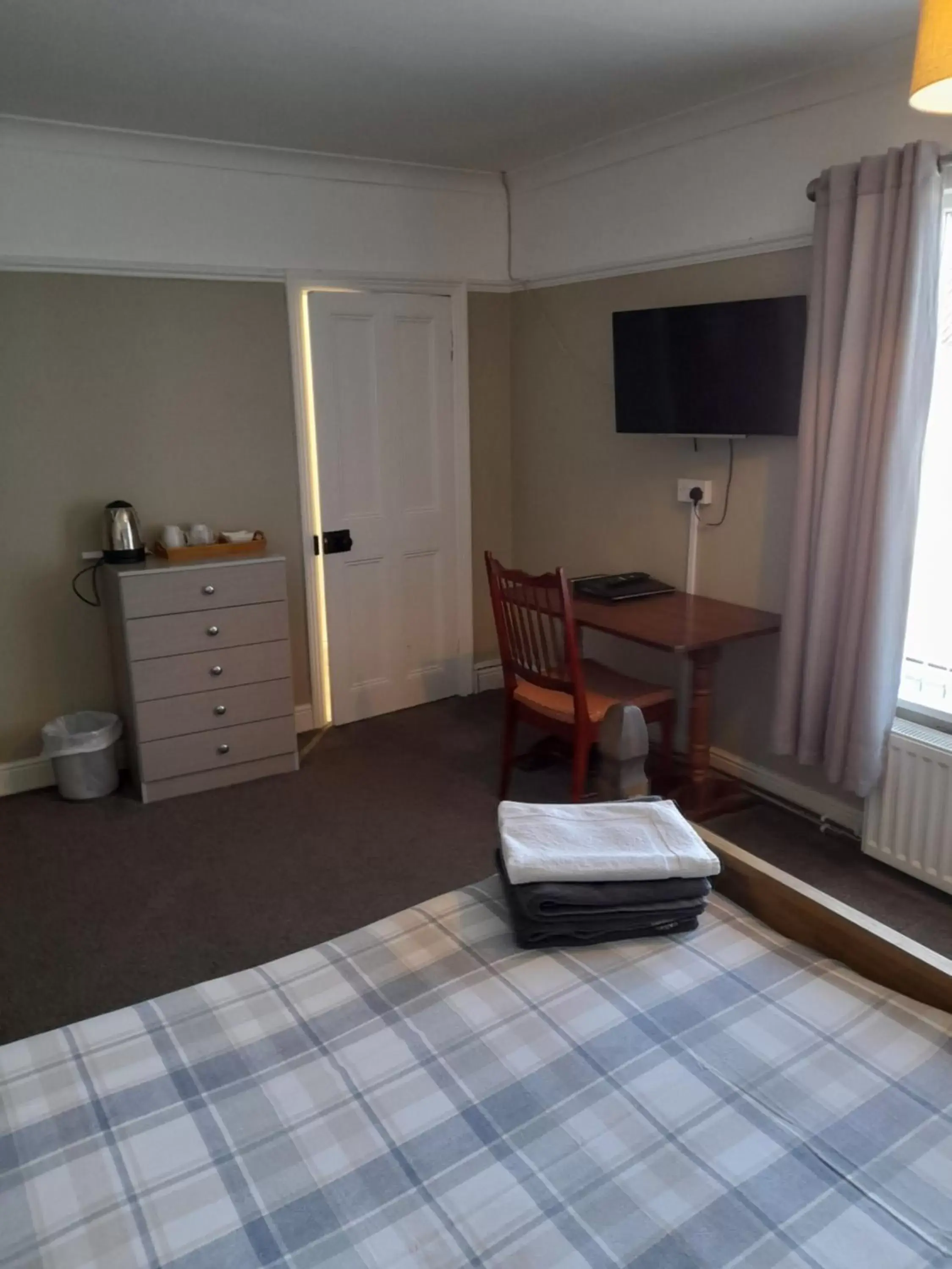 Seating area, TV/Entertainment Center in Black Bull Inn