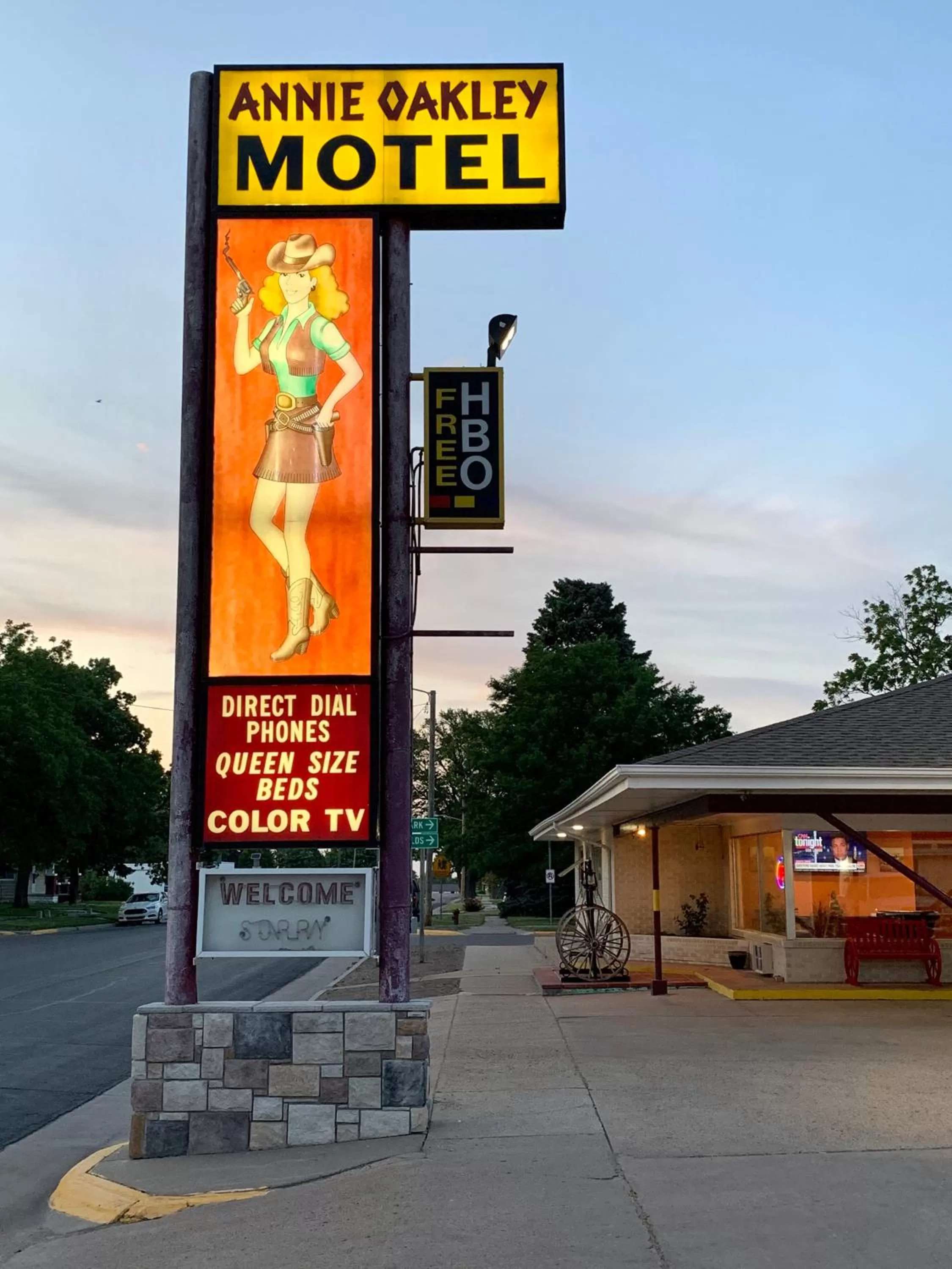 Annie Oakley Motel Oakley