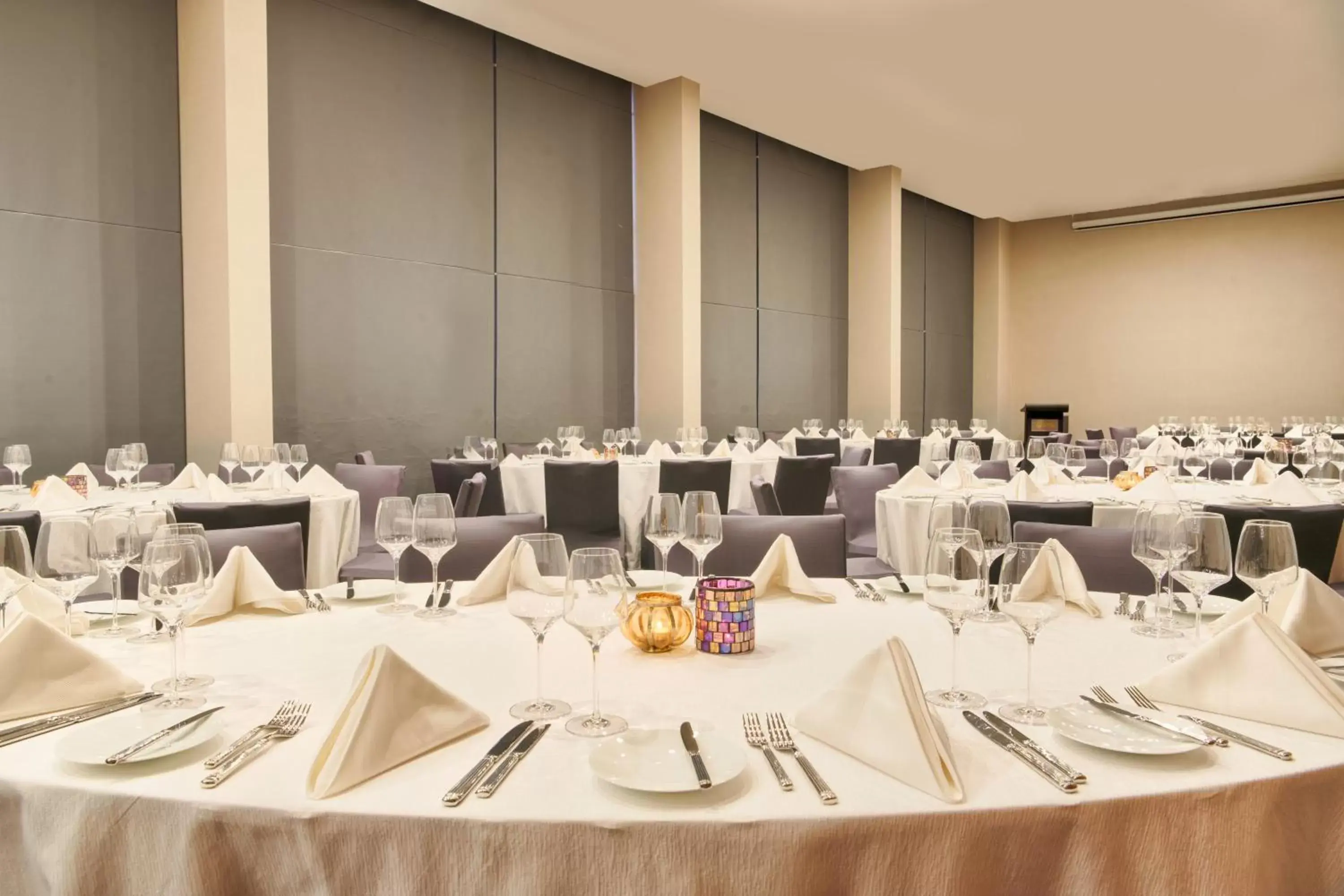 Banquet/Function facilities, Restaurant/Places to Eat in Jetwing Colombo Seven
