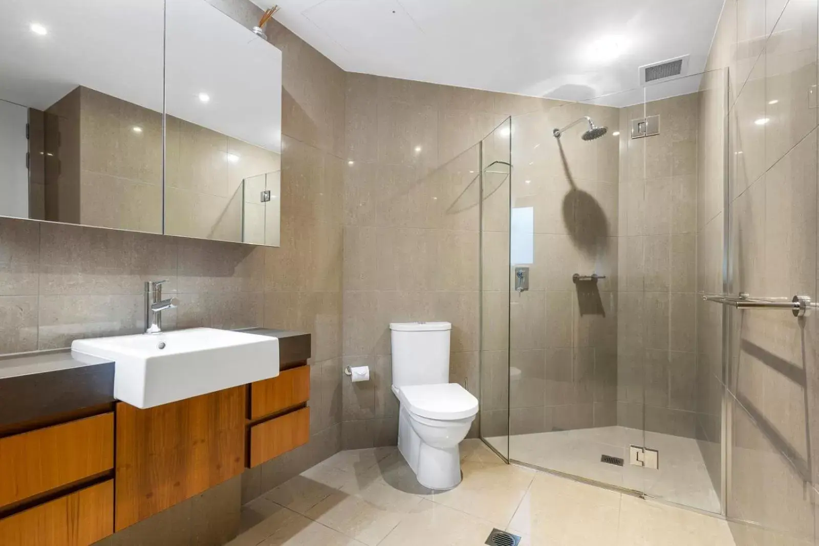 Bathroom in Cotton Beach Resort - Tweed Coast Holidays ®