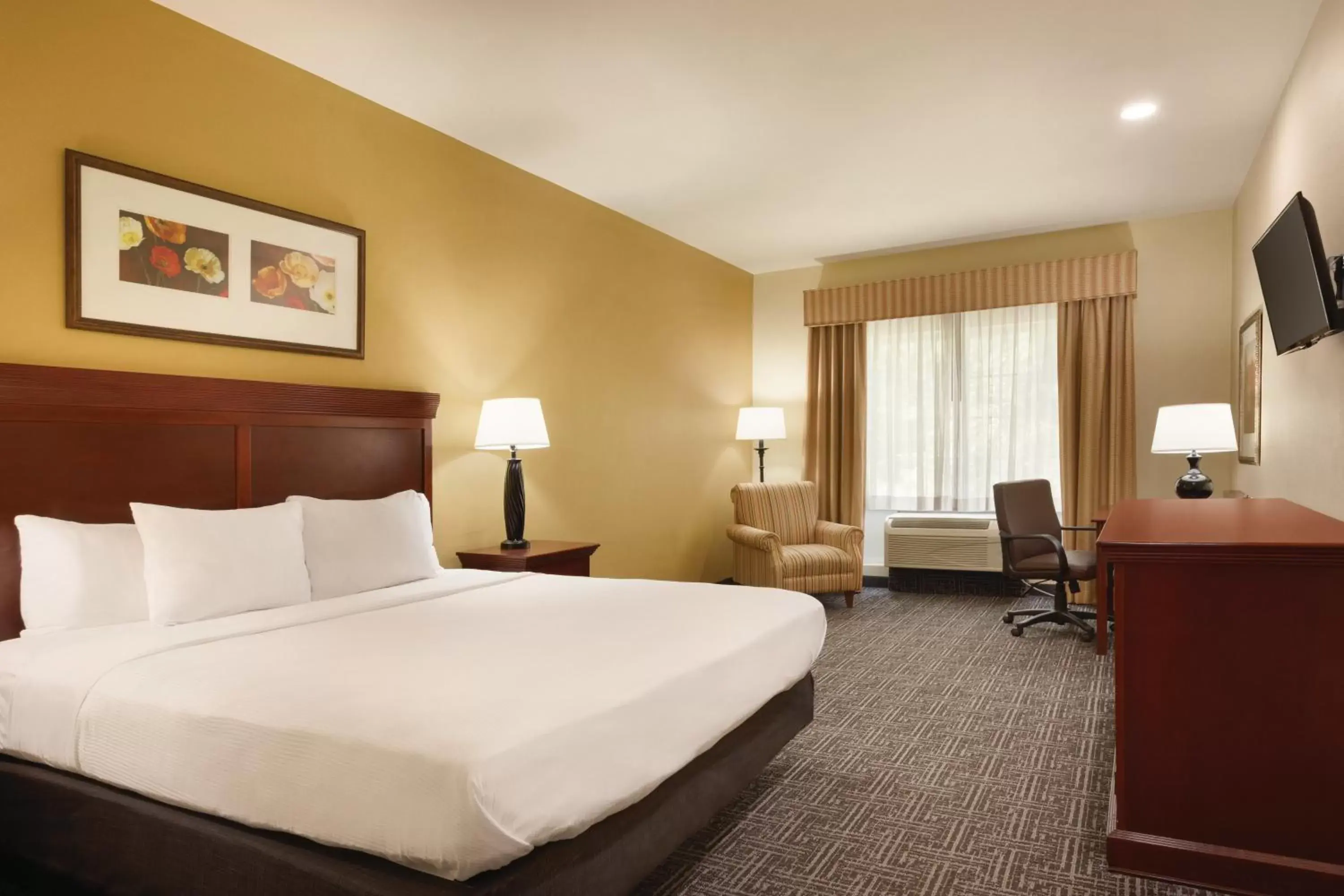 Bed in Country Inn & Suites by Radisson, Goodlettsville, TN