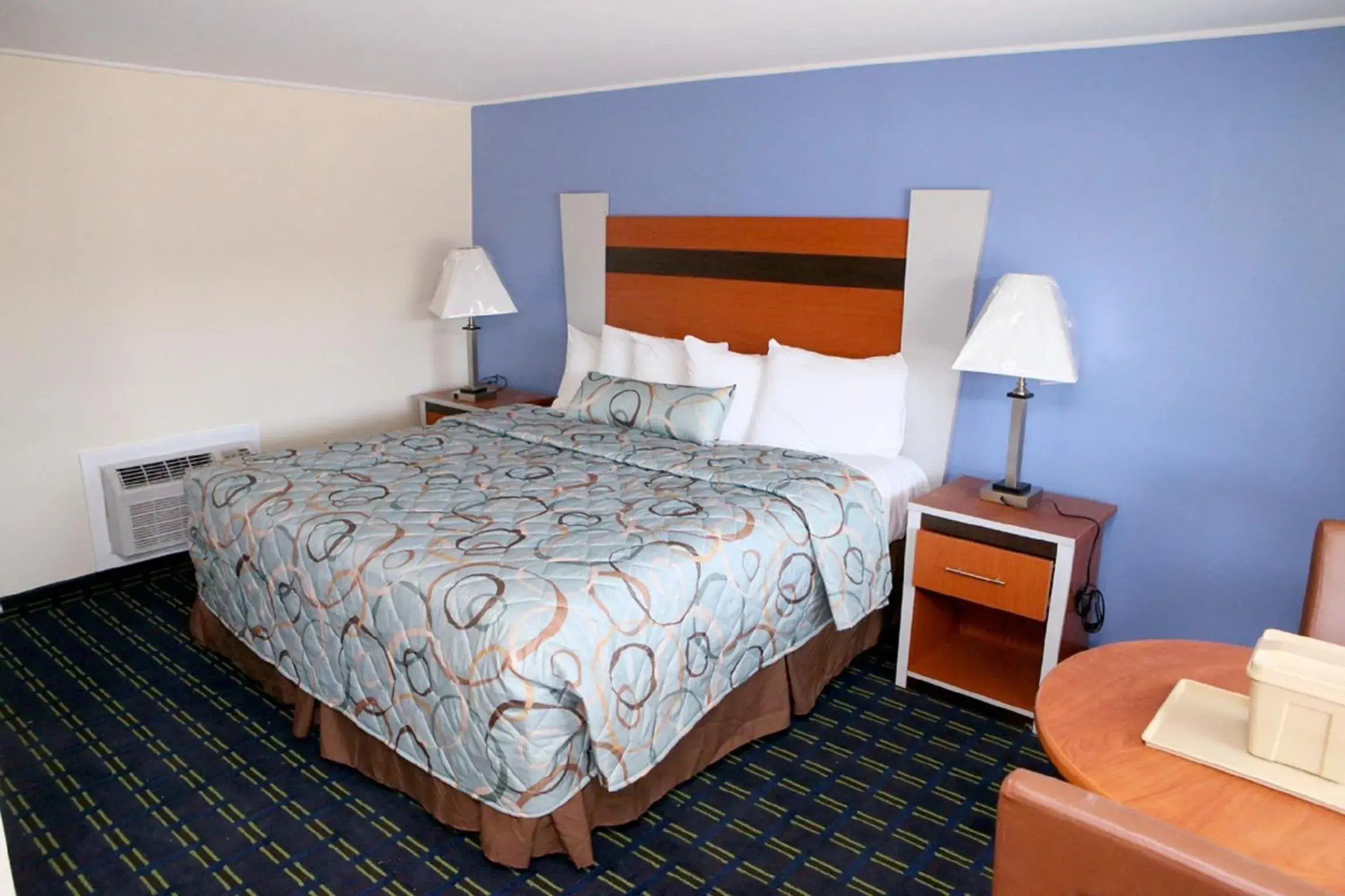 Bedroom, Bed in Days Inn by Wyndham - Cape Cod Area