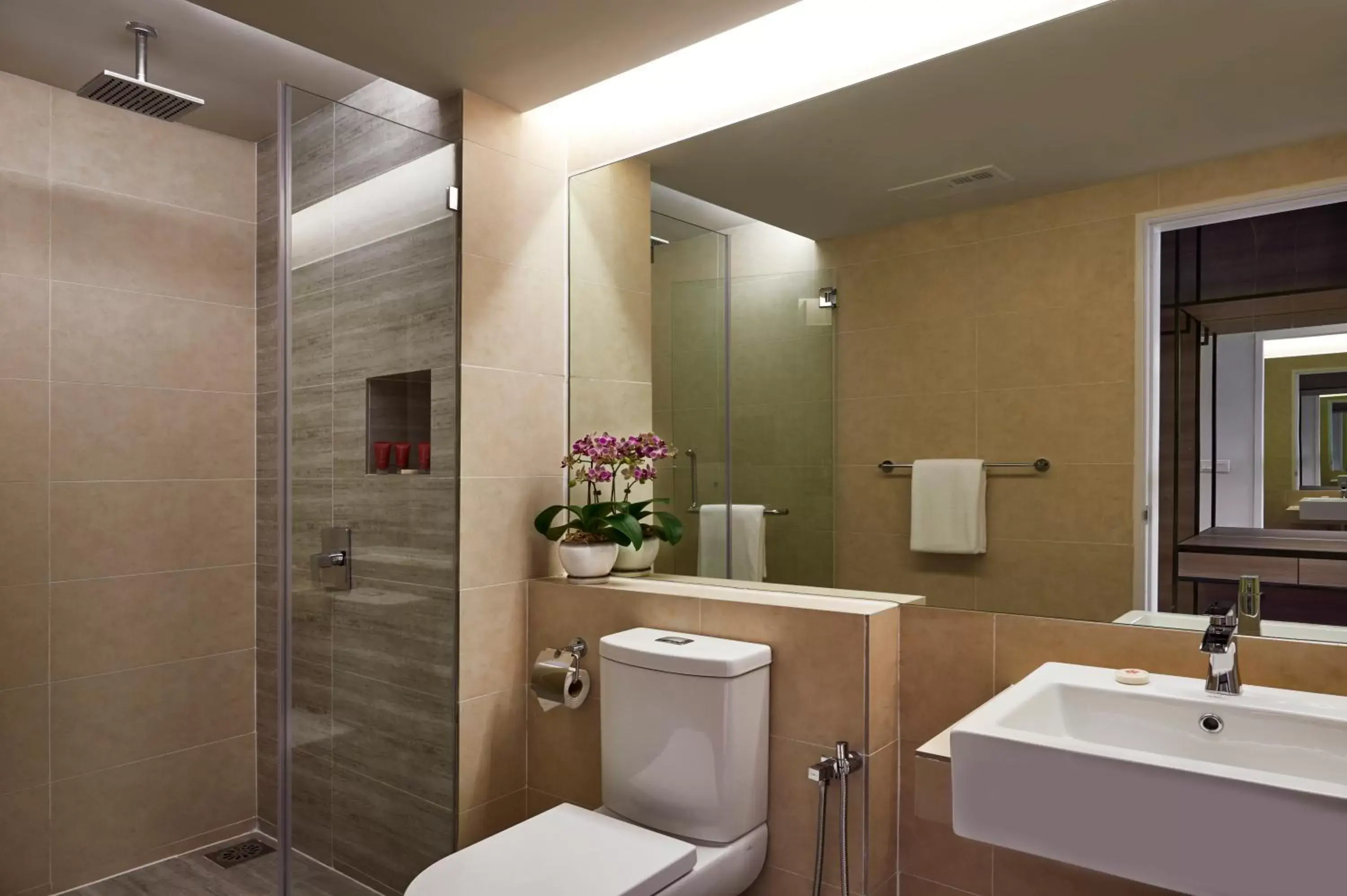 Shower, Bathroom in Swiss-Garden Hotel & Residences, Genting Highlands