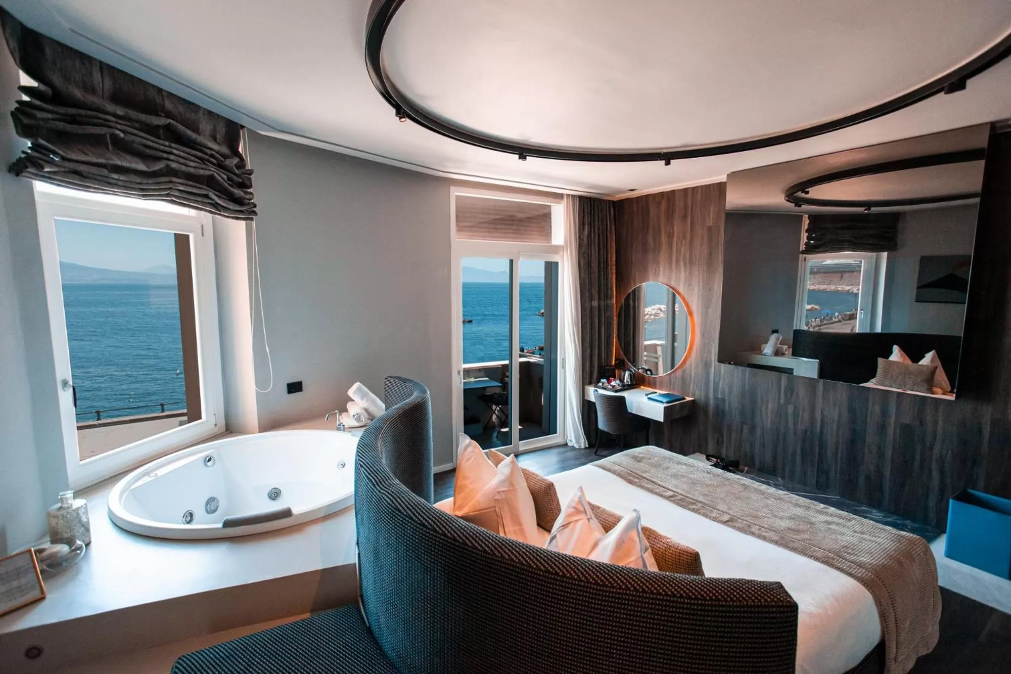 Hot Tub, Bed in Relais sul Mare Boutique Hotel