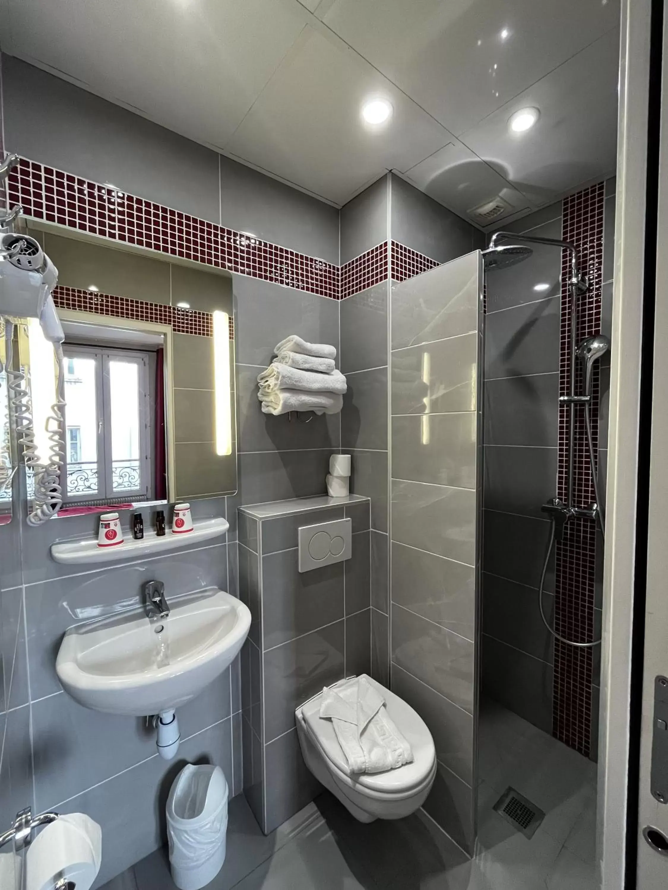 Shower, Bathroom in Grand Hôtel De Turin