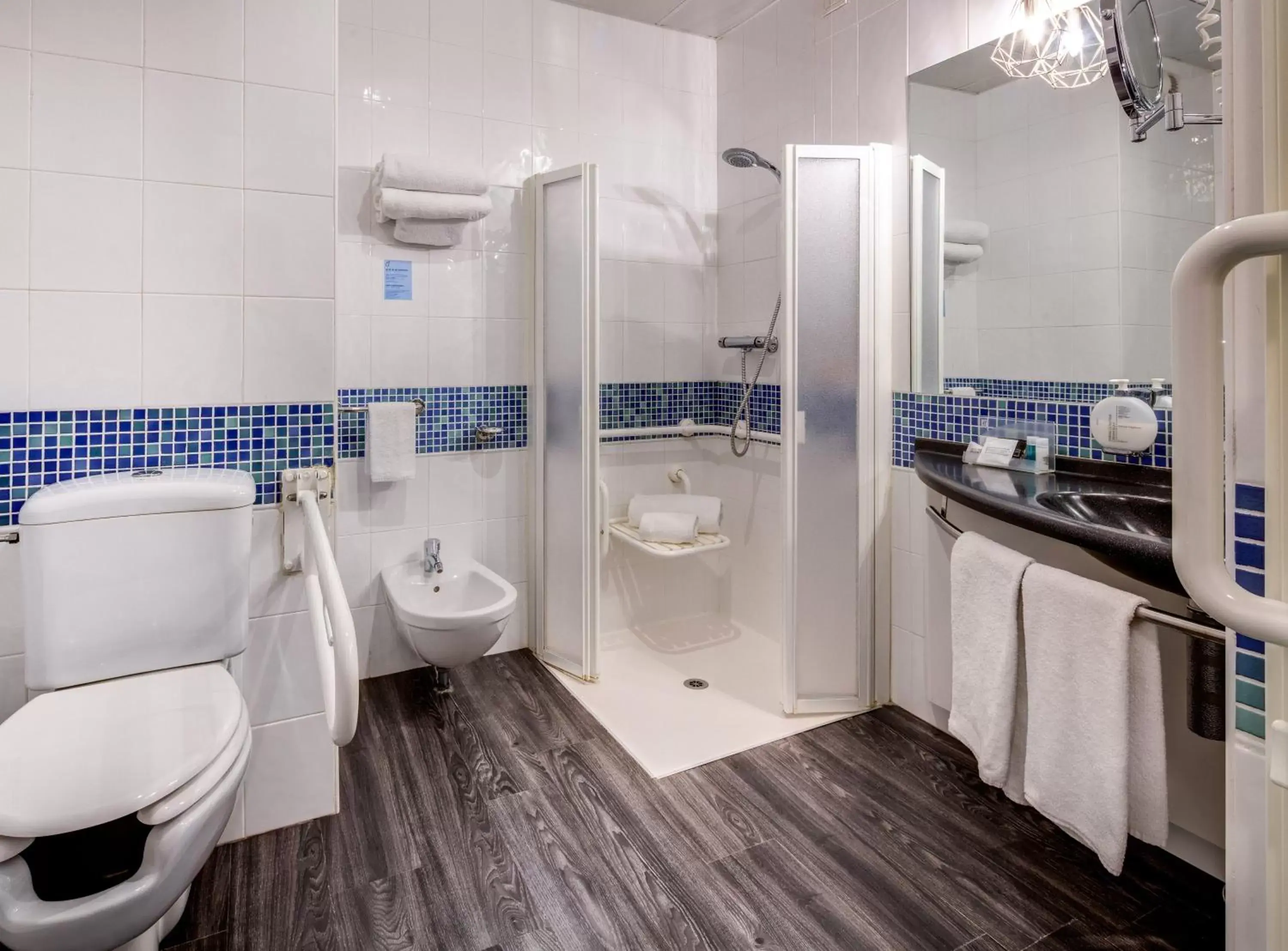 Photo of the whole room, Bathroom in Holiday Inn Bologna - Fiera, an IHG Hotel