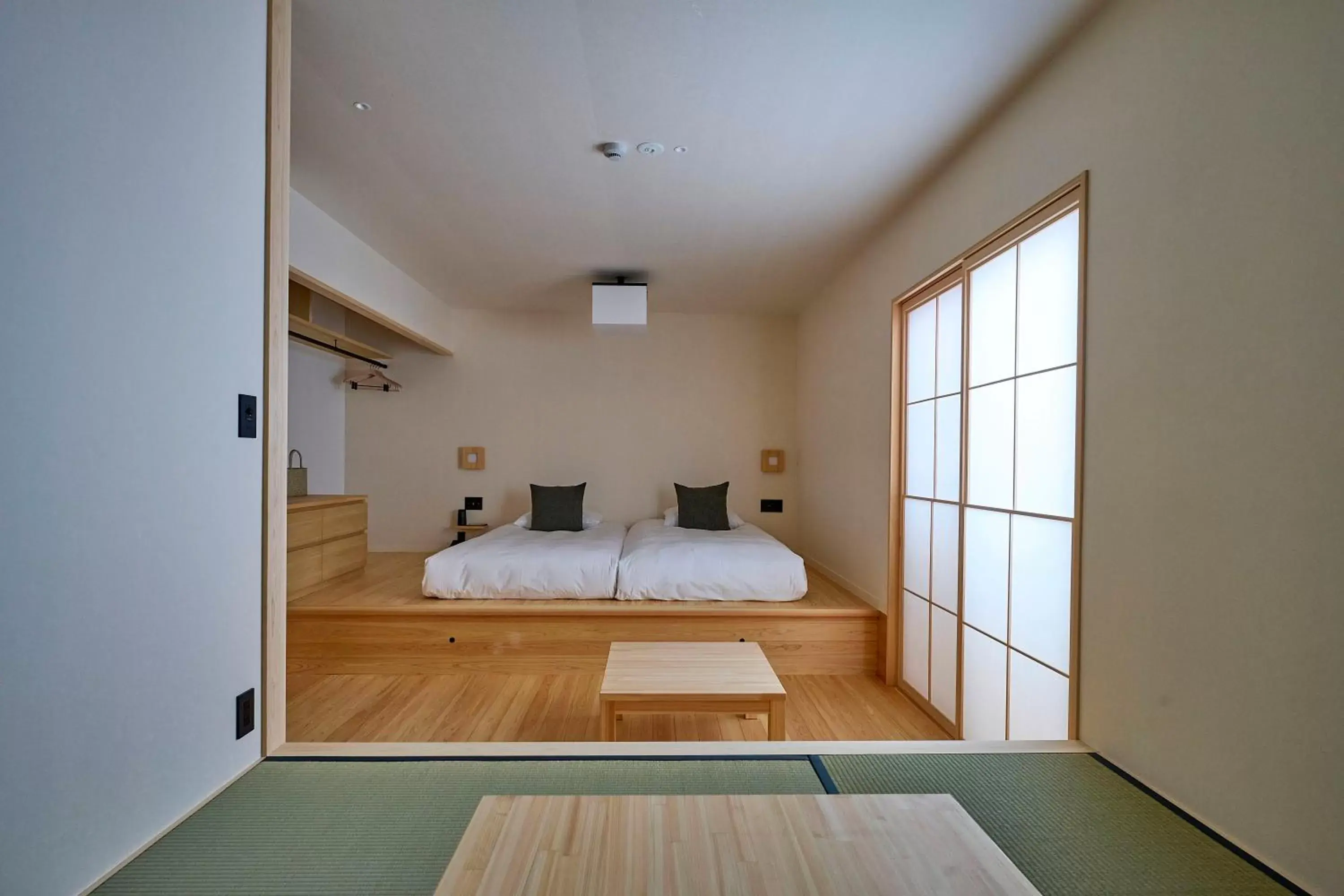 Photo of the whole room, Bed in yubune