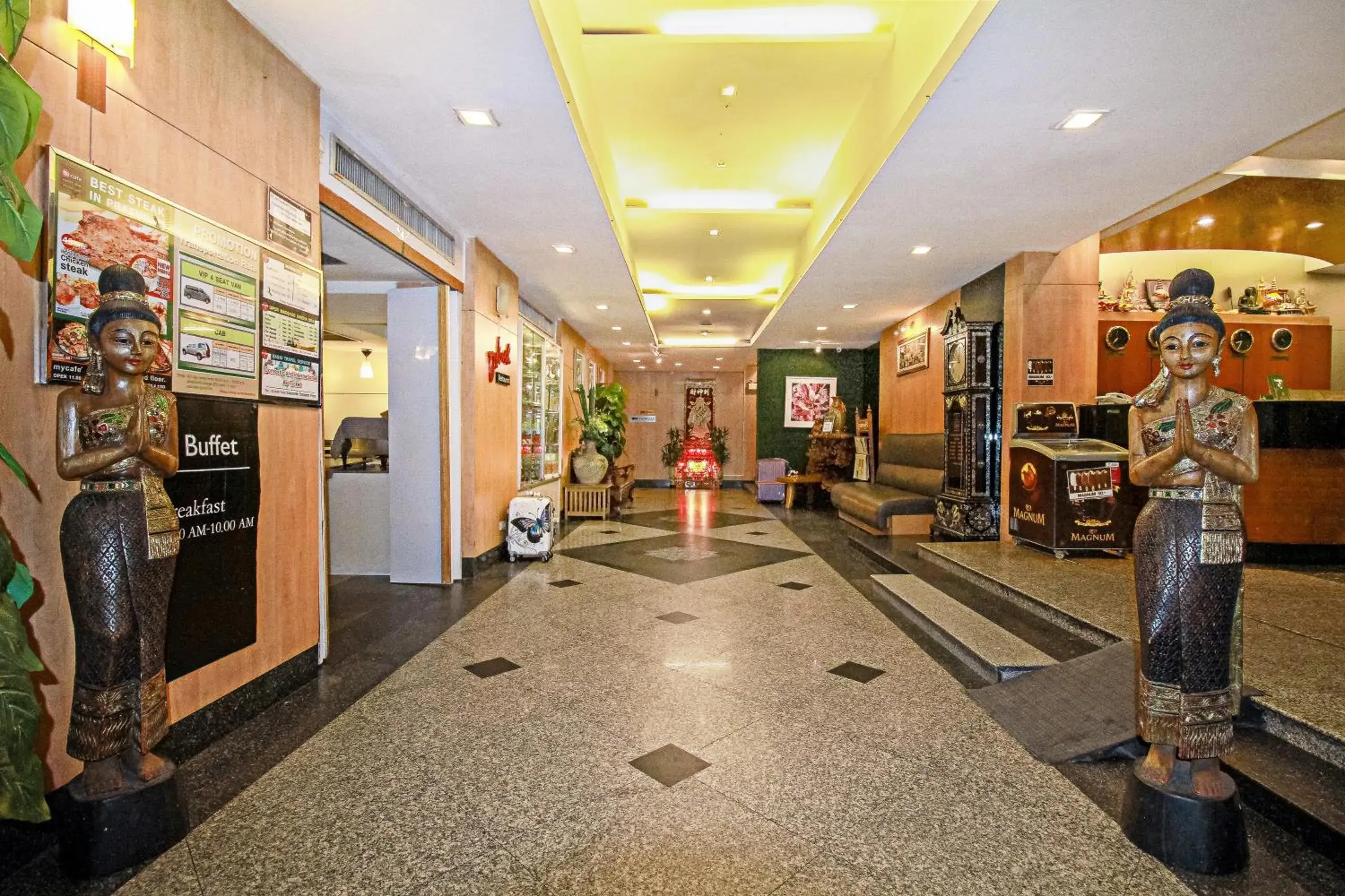 Lobby or reception in Ten Stars Hotel Pratunam
