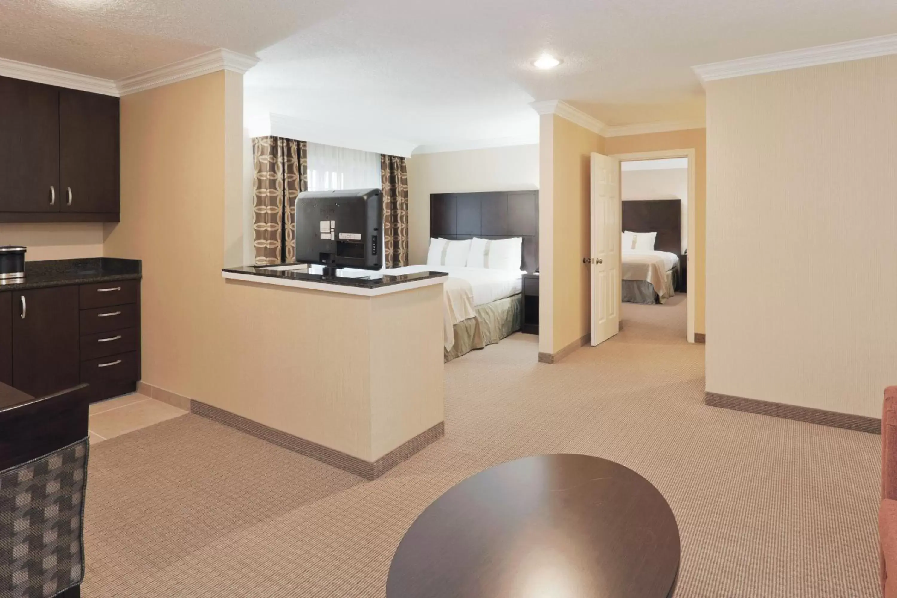 Photo of the whole room, Kitchen/Kitchenette in Holiday Inn & Suites San Mateo - SFO, an IHG Hotel