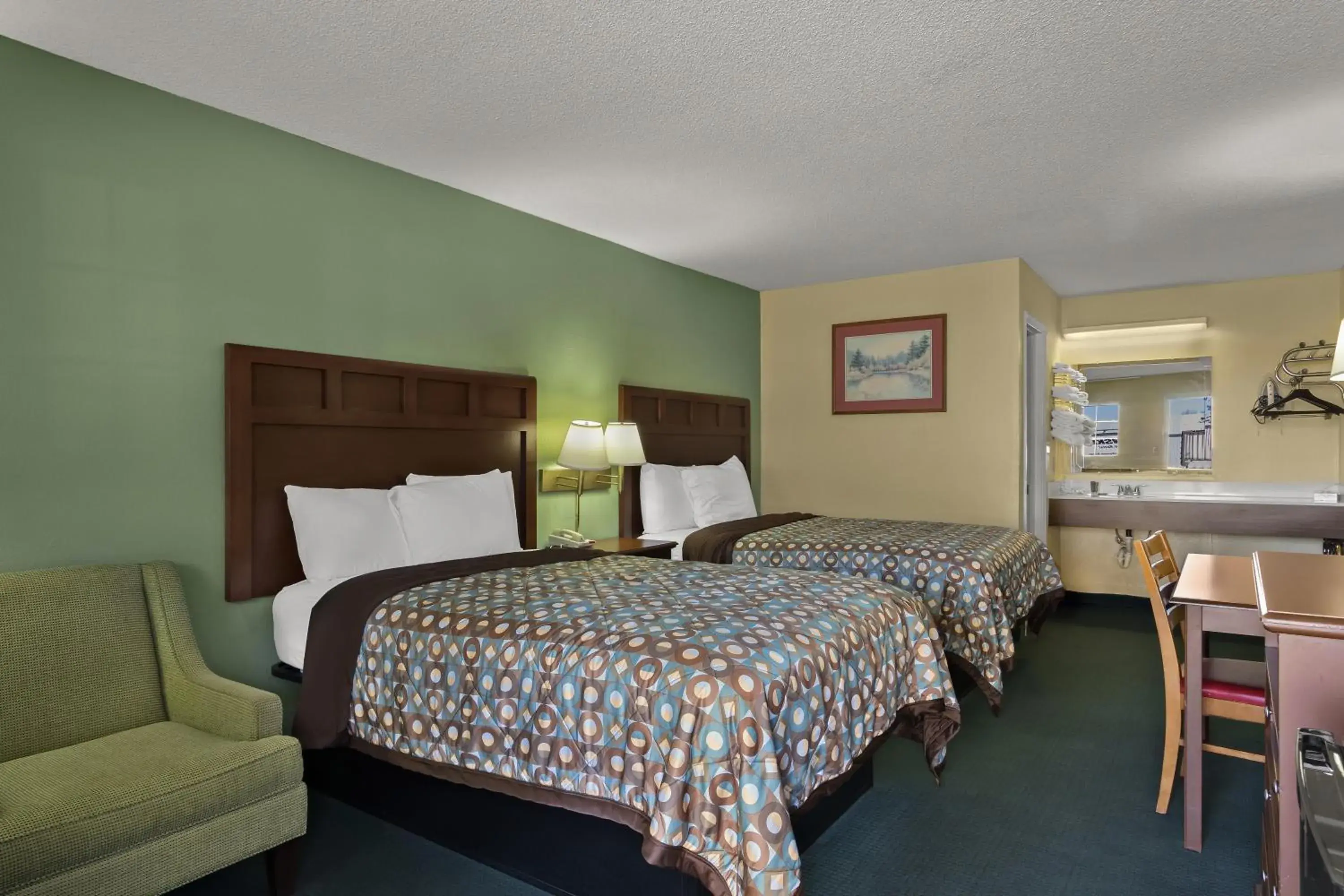 Bed in Americas Best Value Inn Edenton