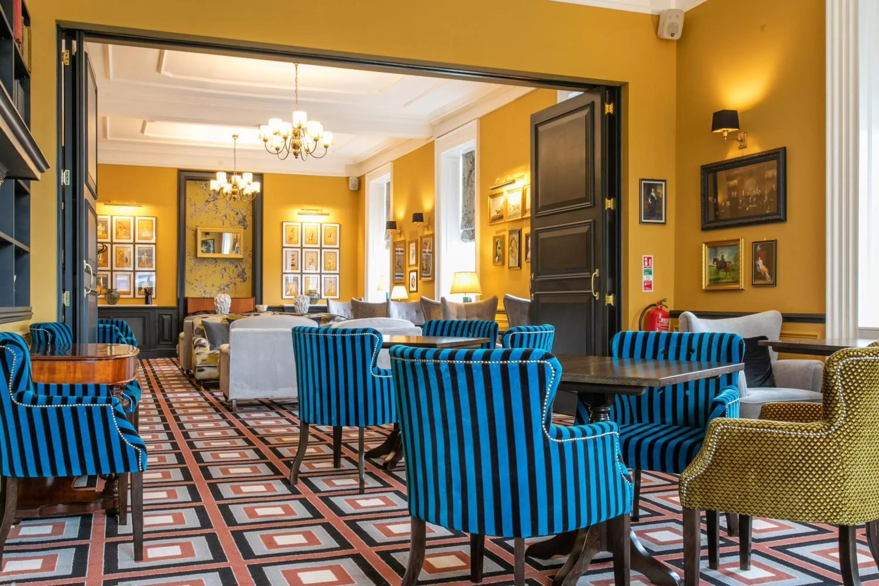 Lounge or bar, Restaurant/Places to Eat in Bedford Swan Hotel and Thermal Spa