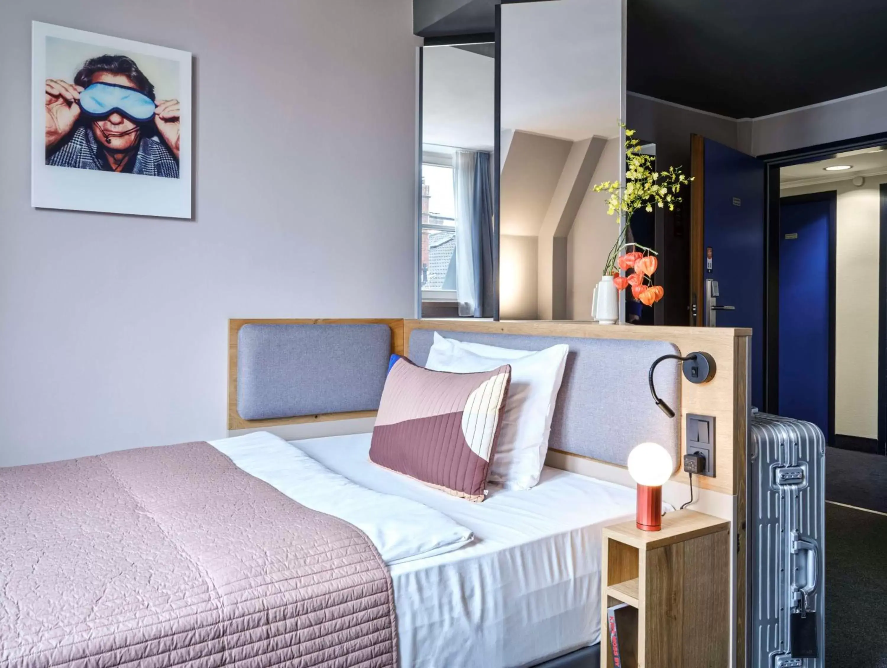 Bedroom, Bed in Fleming's Express Hotel Frankfurt - former IntercityHotel Frankfurt