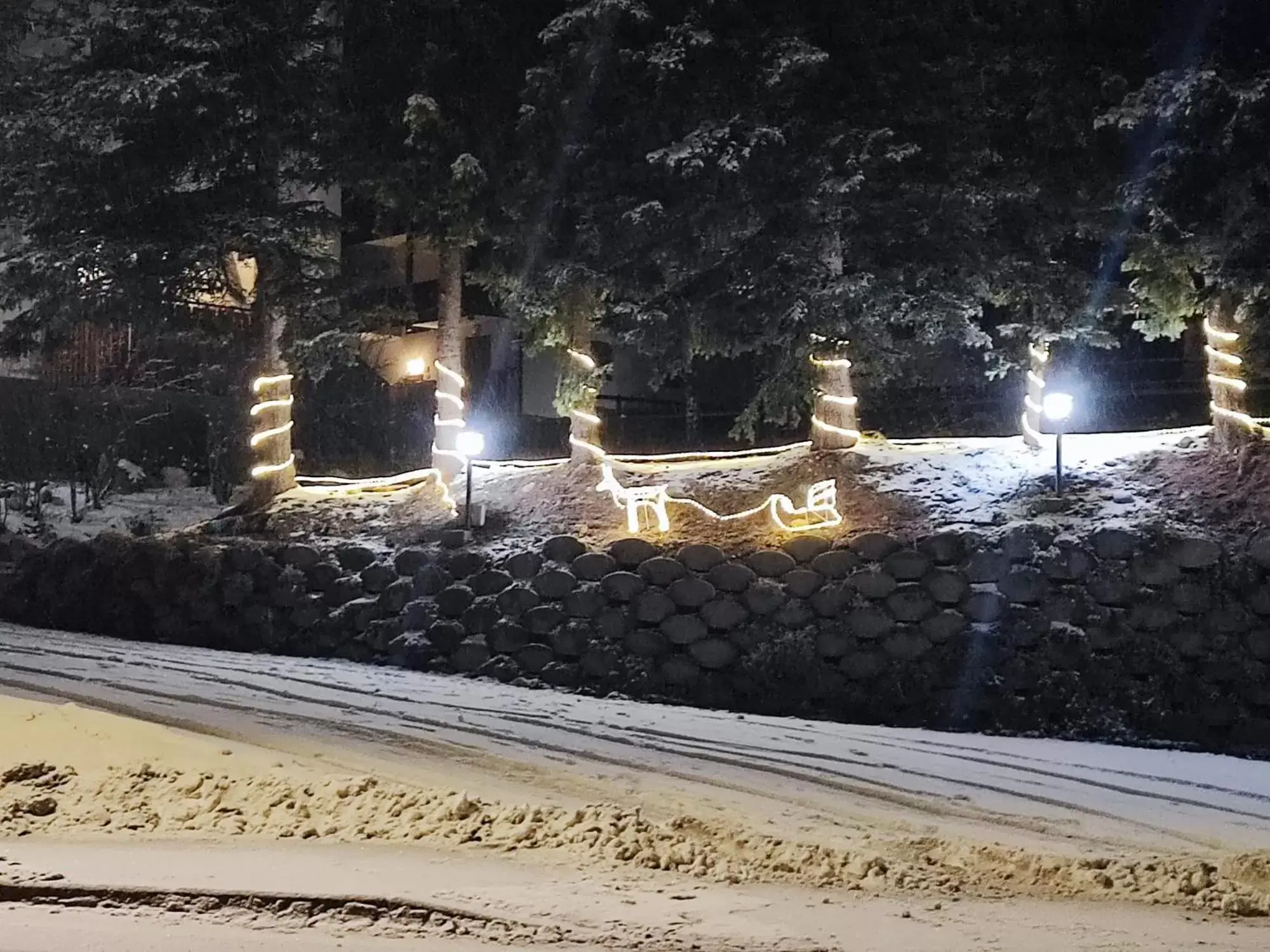 Property building, Winter in Hotel Pizboè