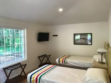 Bed in Carriage House On Kent