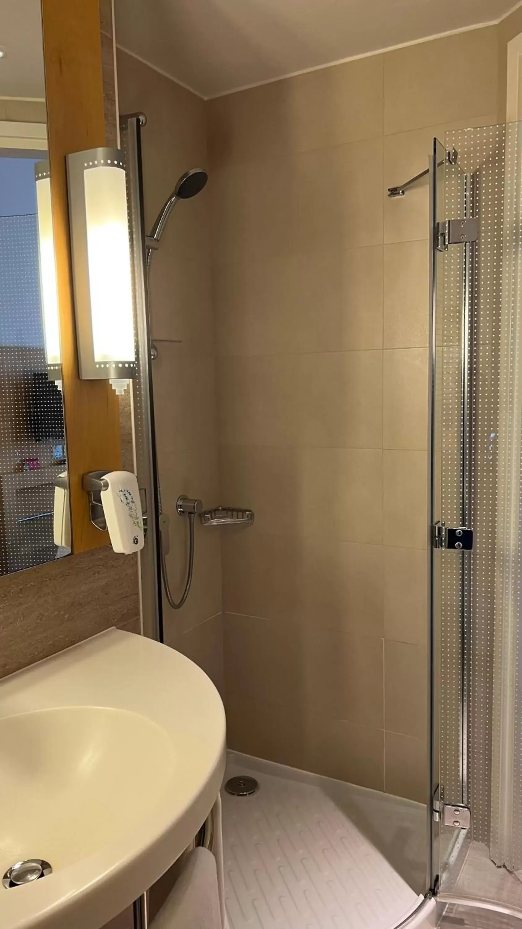 Shower, Bathroom in Ibis One Central - World Trade Centre Dubai