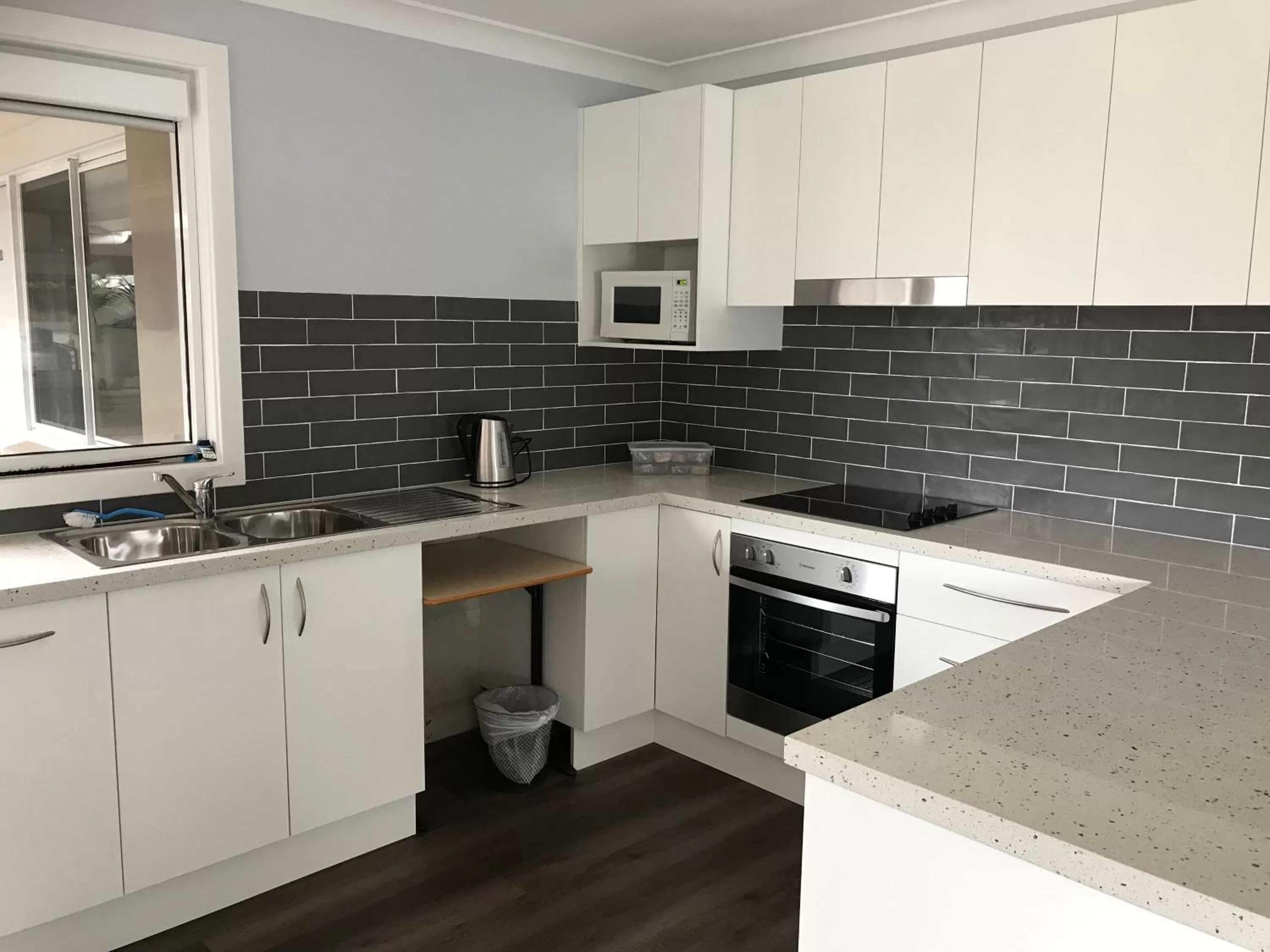 Kitchen or kitchenette in Ulladulla Motel