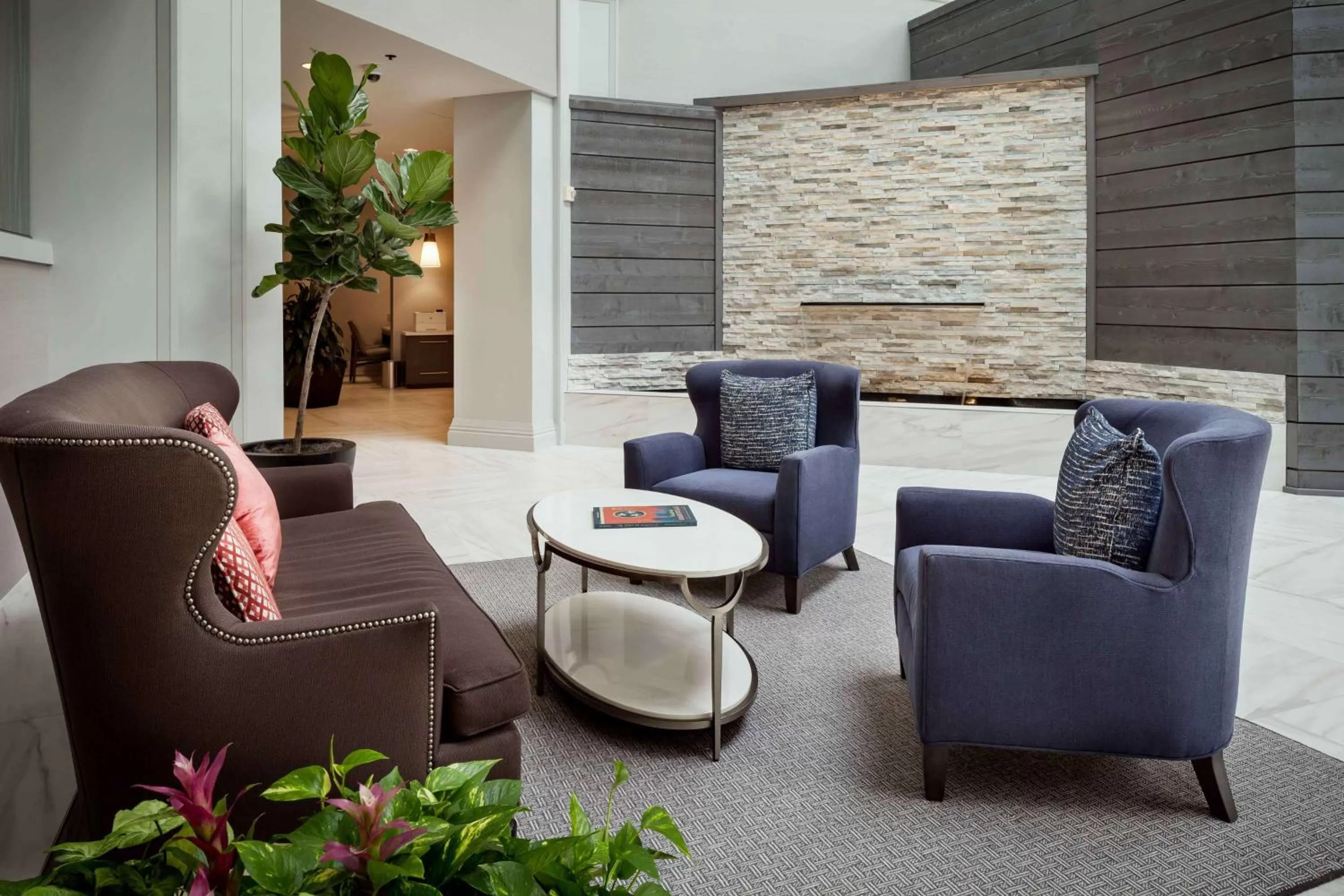 Lobby or reception in Hilton Suites Brentwood