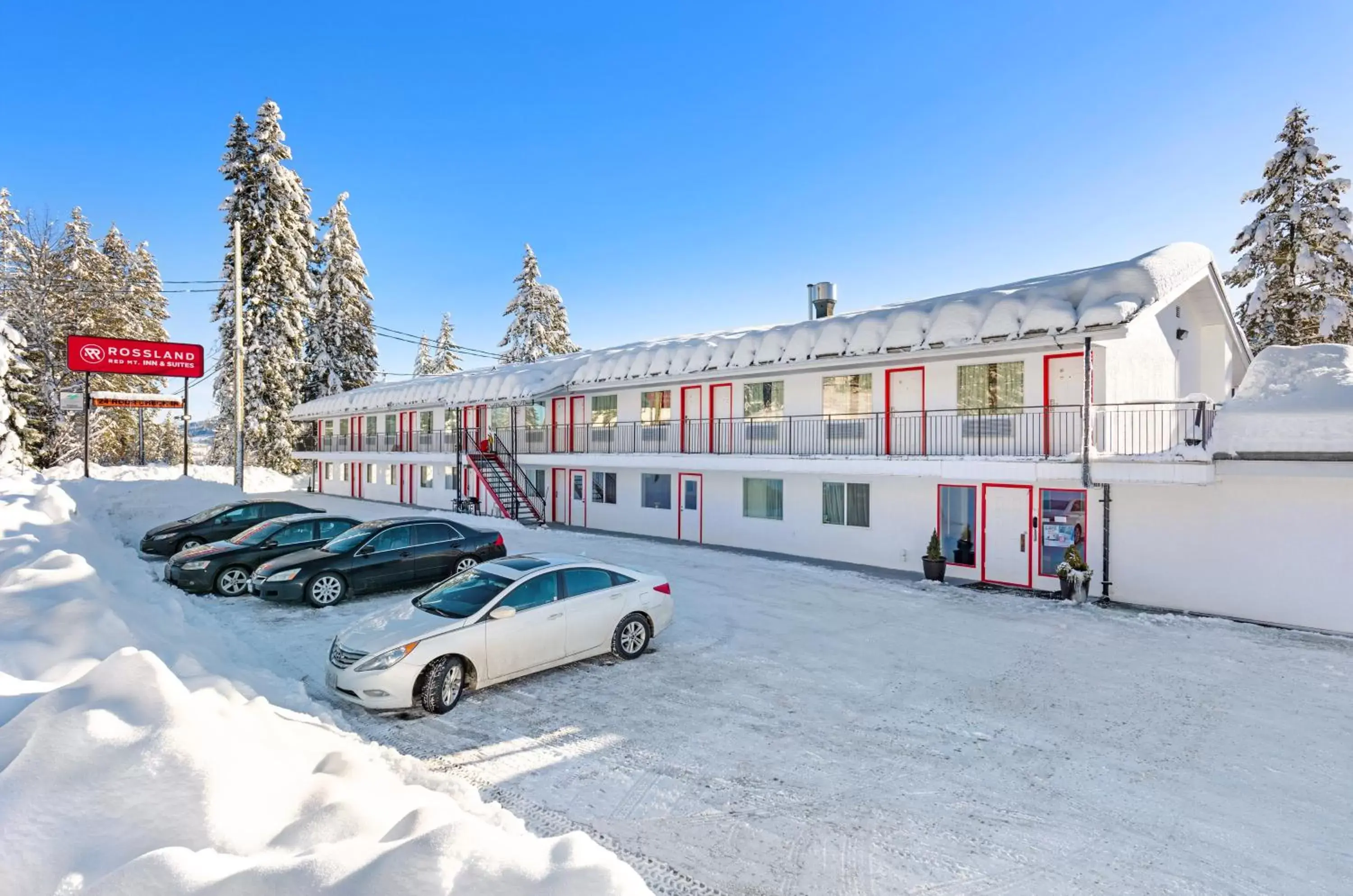 Facade/entrance, Winter in SureStay Hotel by Best Western Rossland Red Mountain