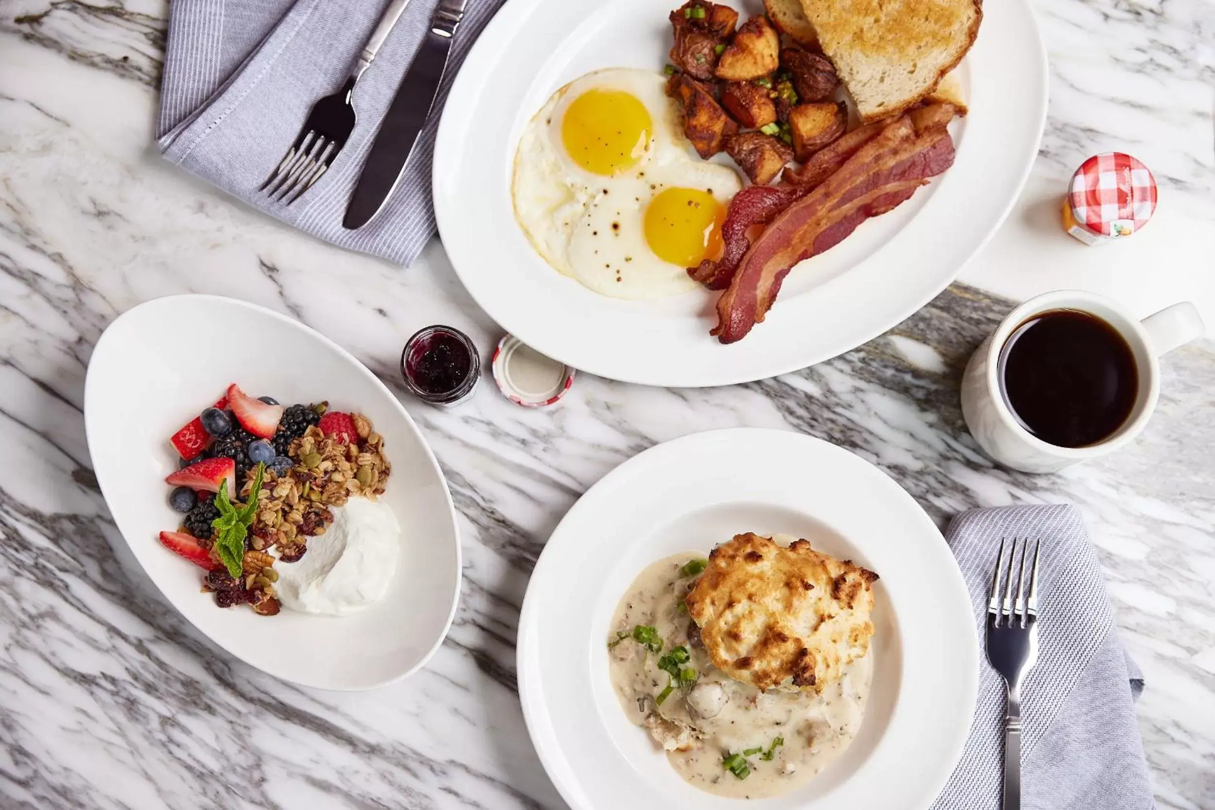 Breakfast, Food in The Scarlet, Lincoln, a Tribute Portfolio Hotel