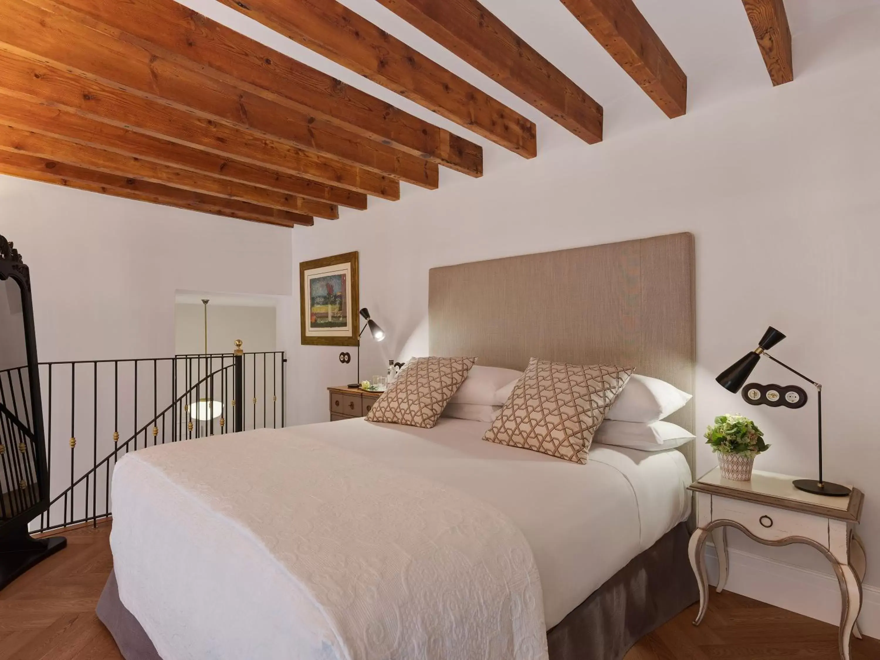 Bed in Hotel Gloria de Sant Jaume
