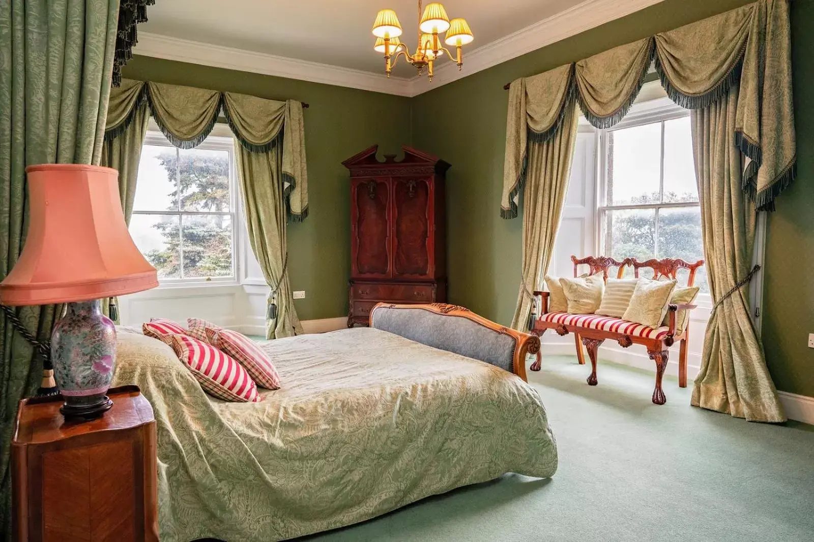 Bedroom, Bed in Netley Hall