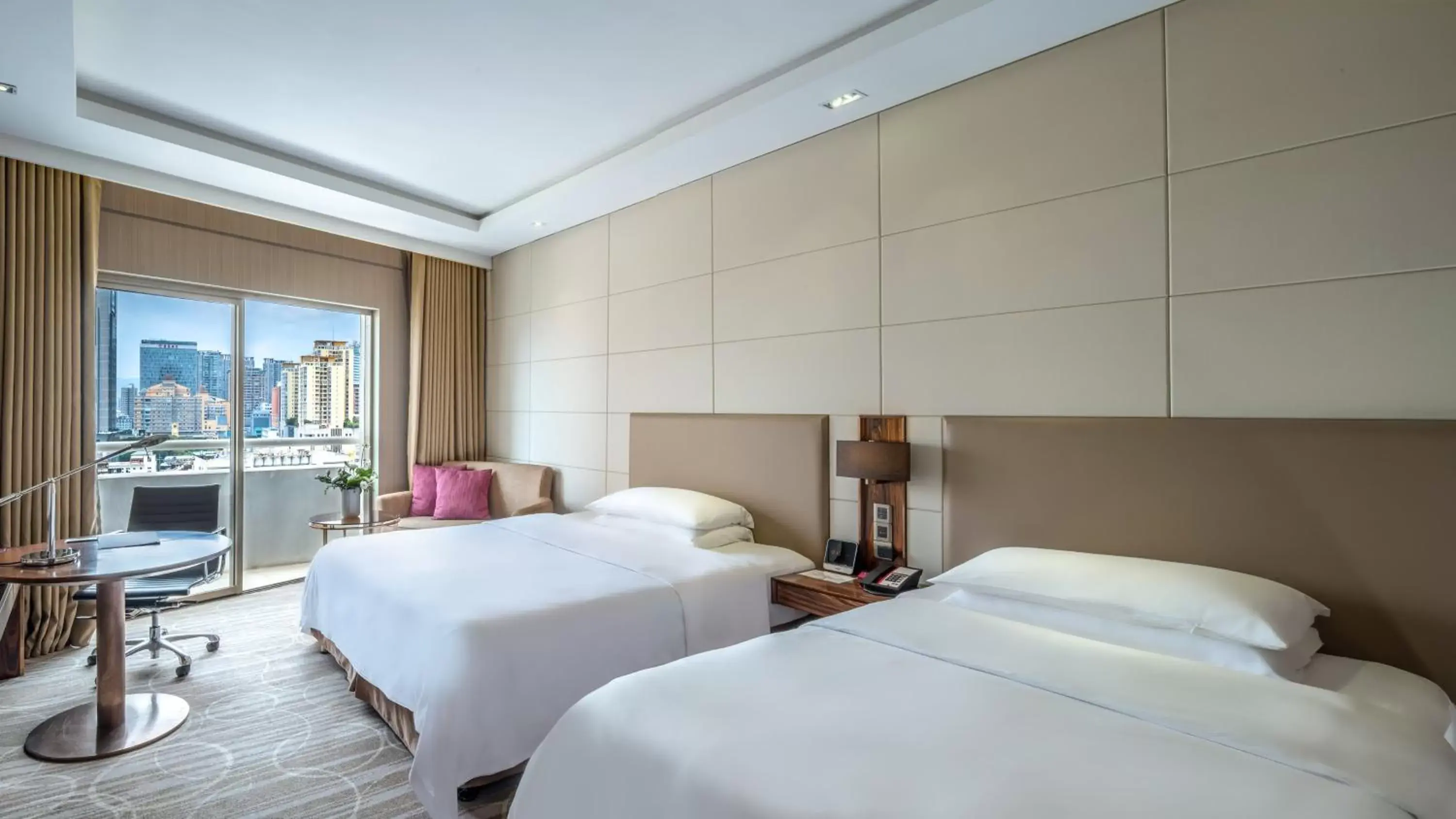 Photo of the whole room, Bed in Crowne Plaza Kunming City Centre, an IHG Hotel