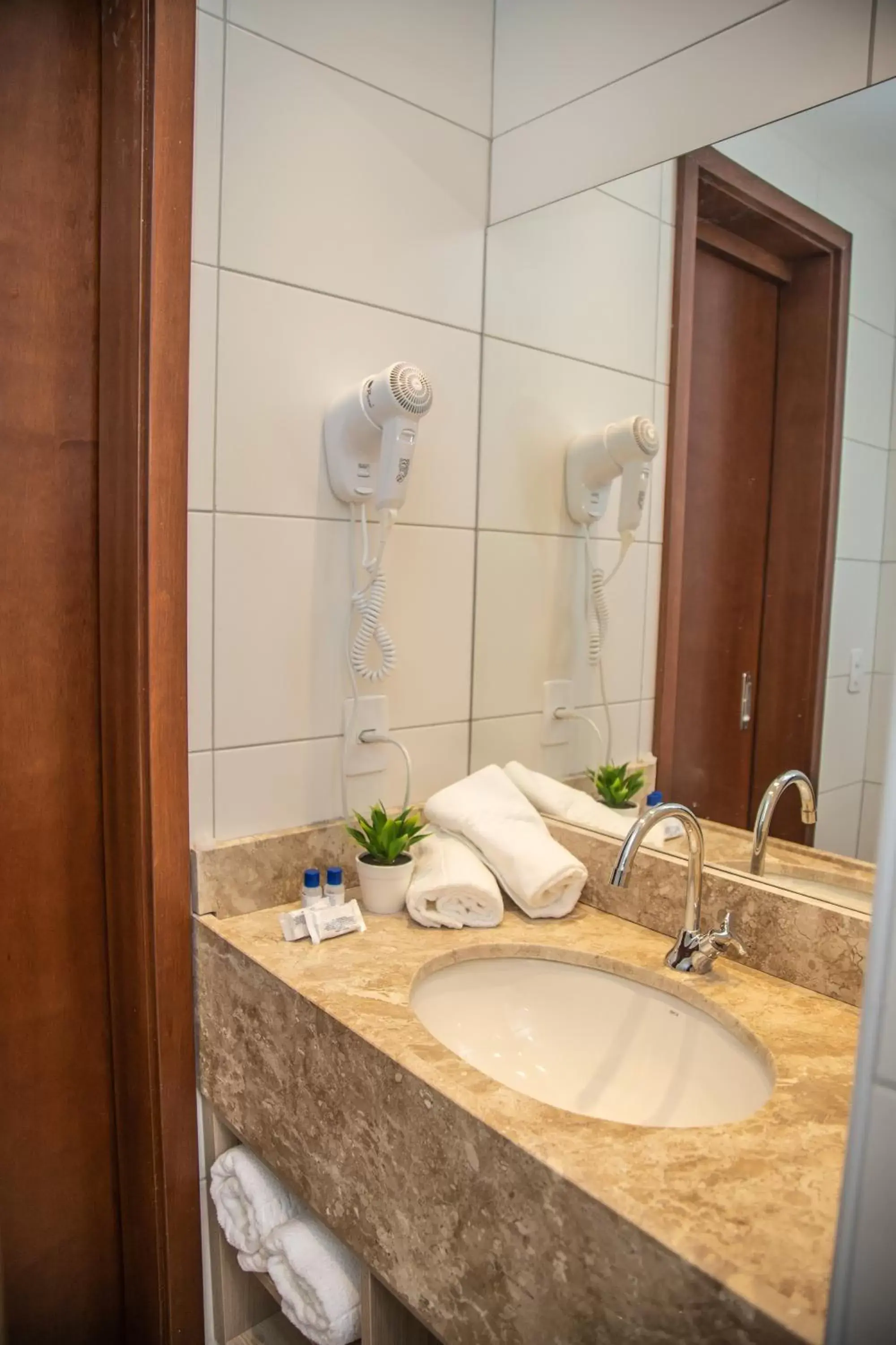 Bathroom in Aquidabã Praia Hotel