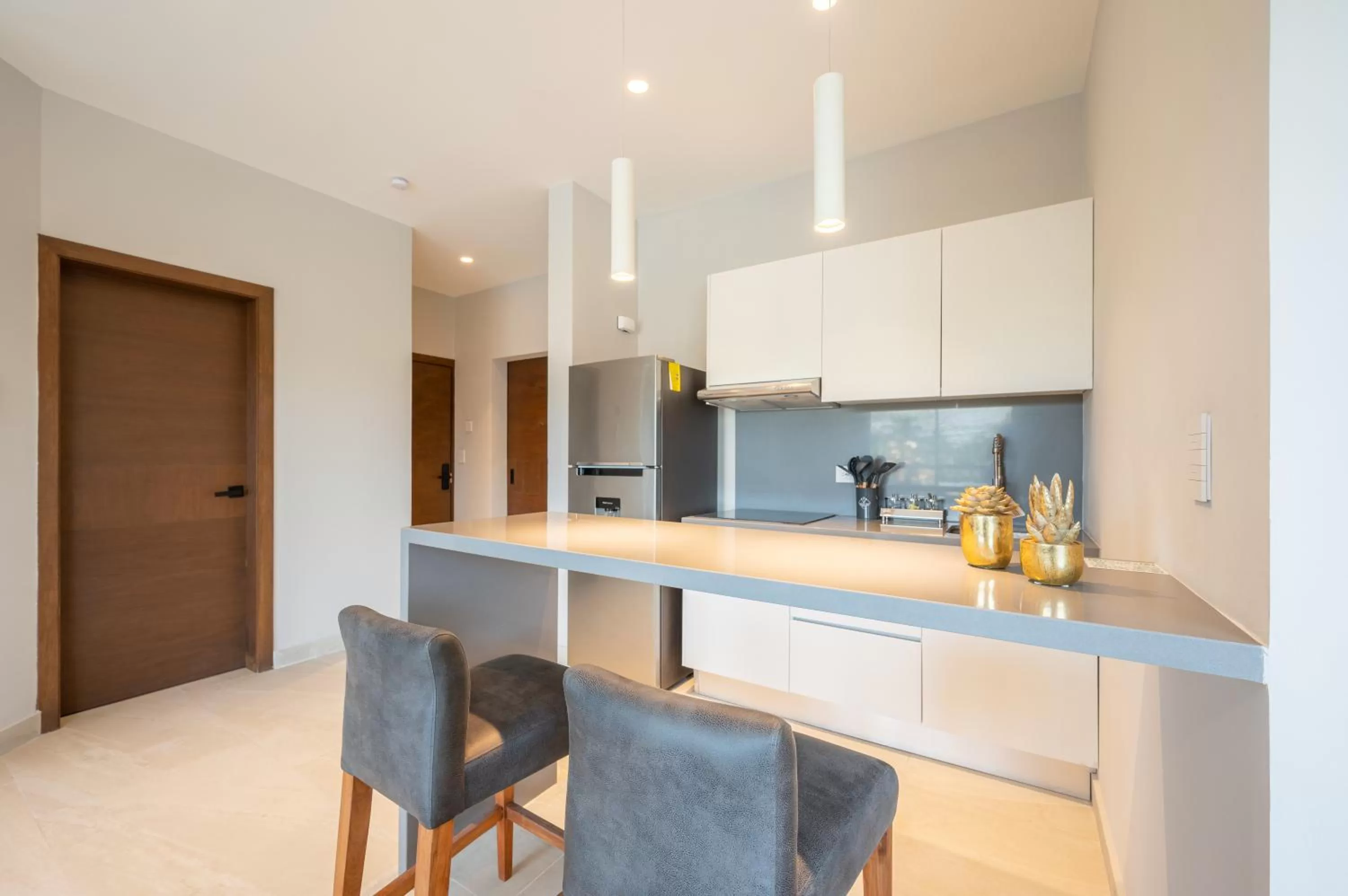 Kitchen or kitchenette in Kippal - Modern Oasis - ApartHotel