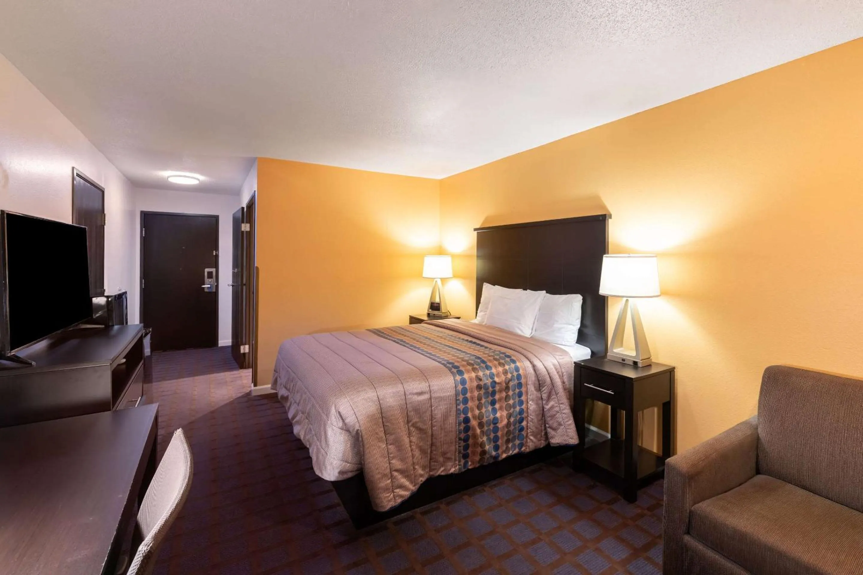 Bedroom, Bed in Rodeway Inn Red Oak