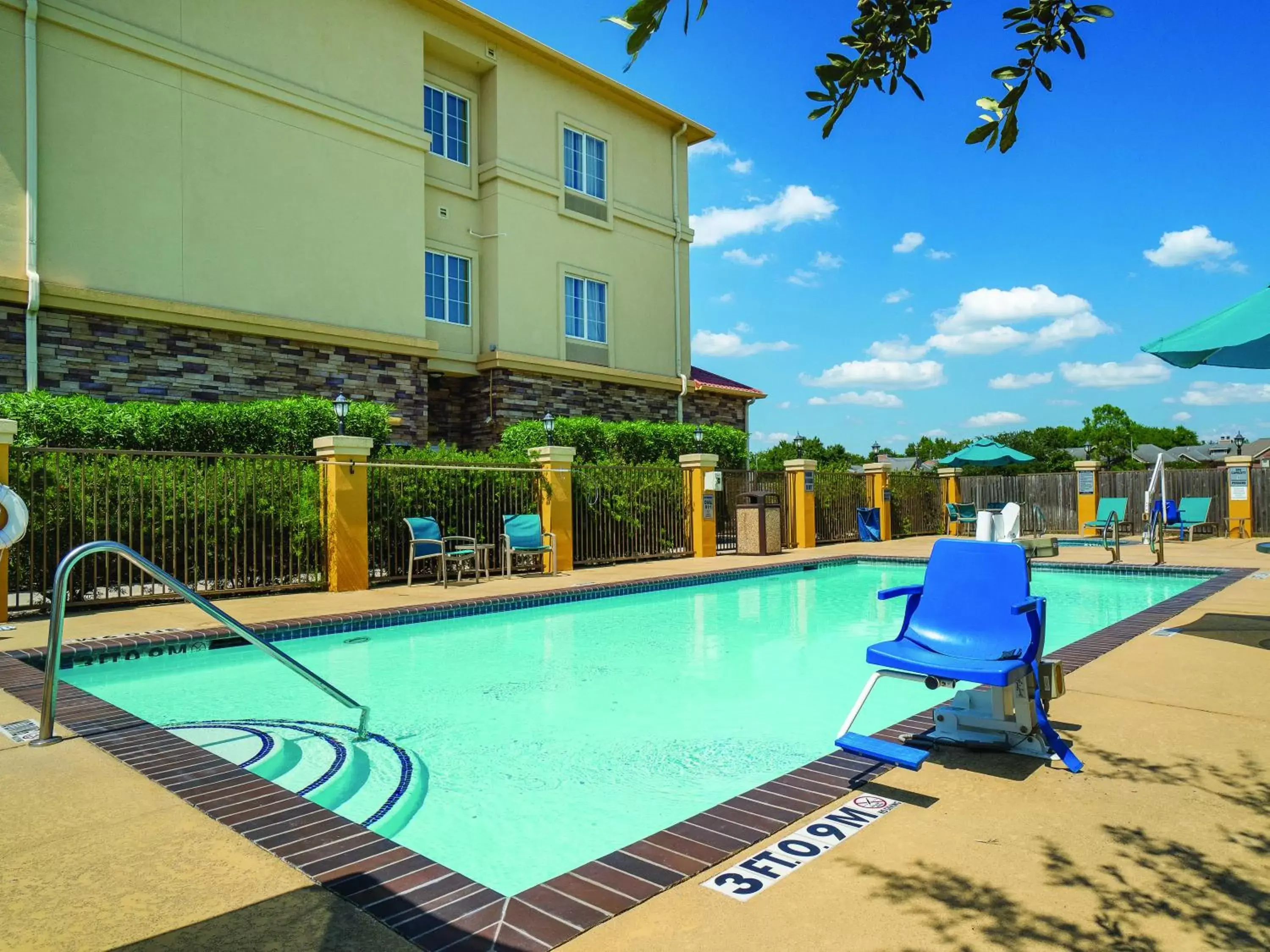 Swimming pool in La Quinta by Wyndham Houston Energy Corridor