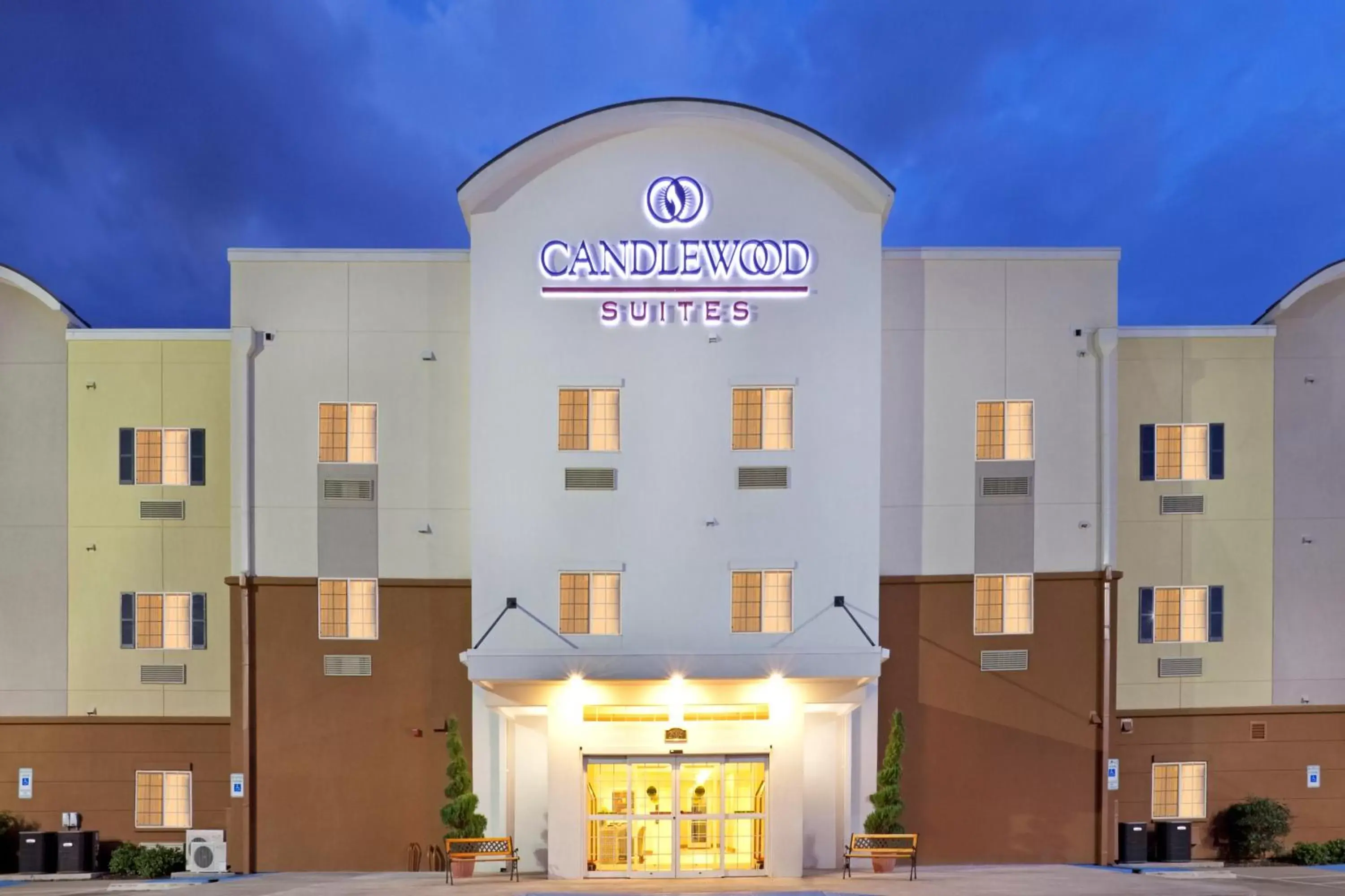 Queen Studio Suite - Disability Acces Roll in Shower/Non-Smoking in Candlewood Suites - Newark South - University Area, an IHG Hotel