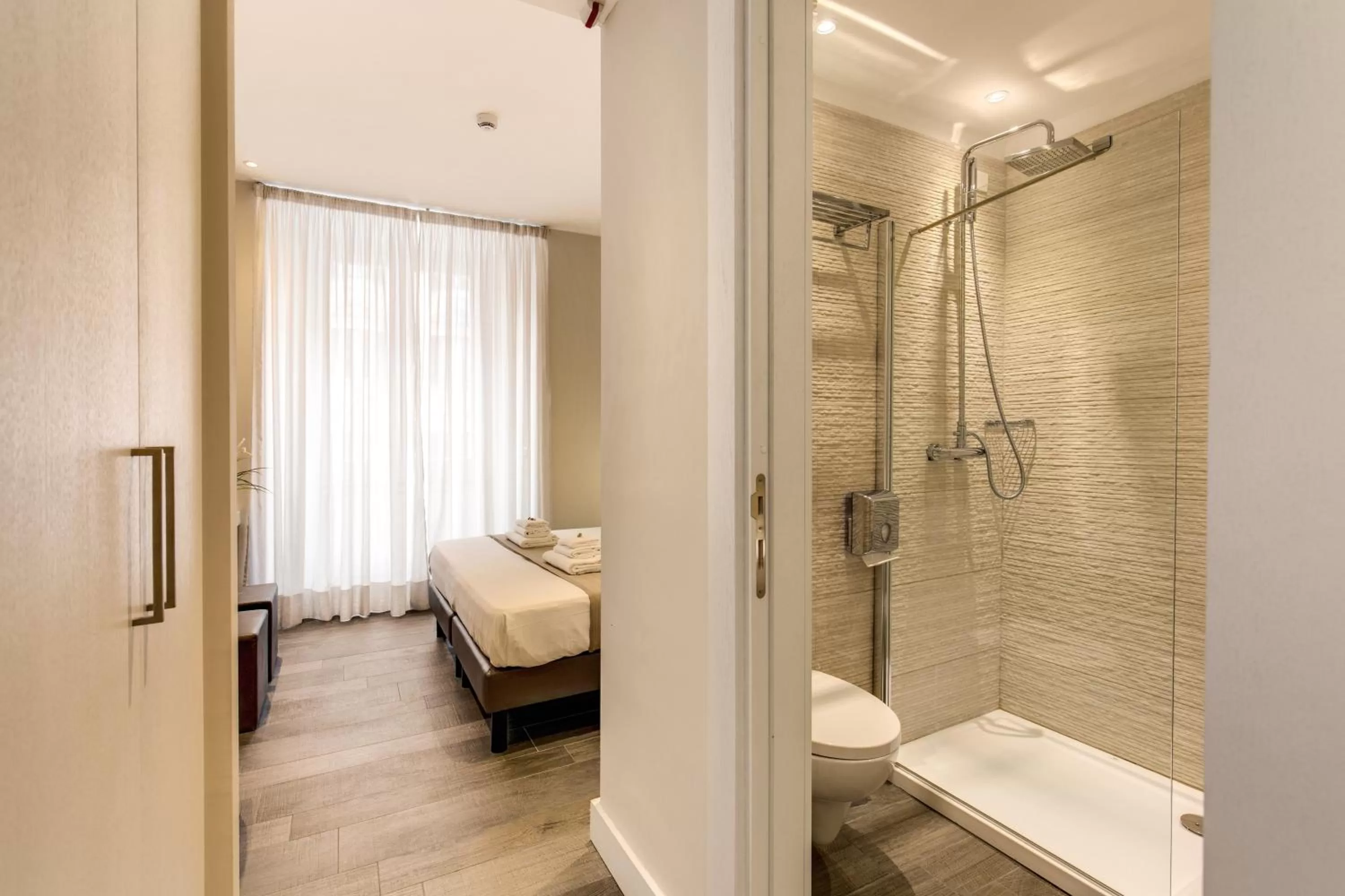 Photo of the whole room in ECCE ROMA