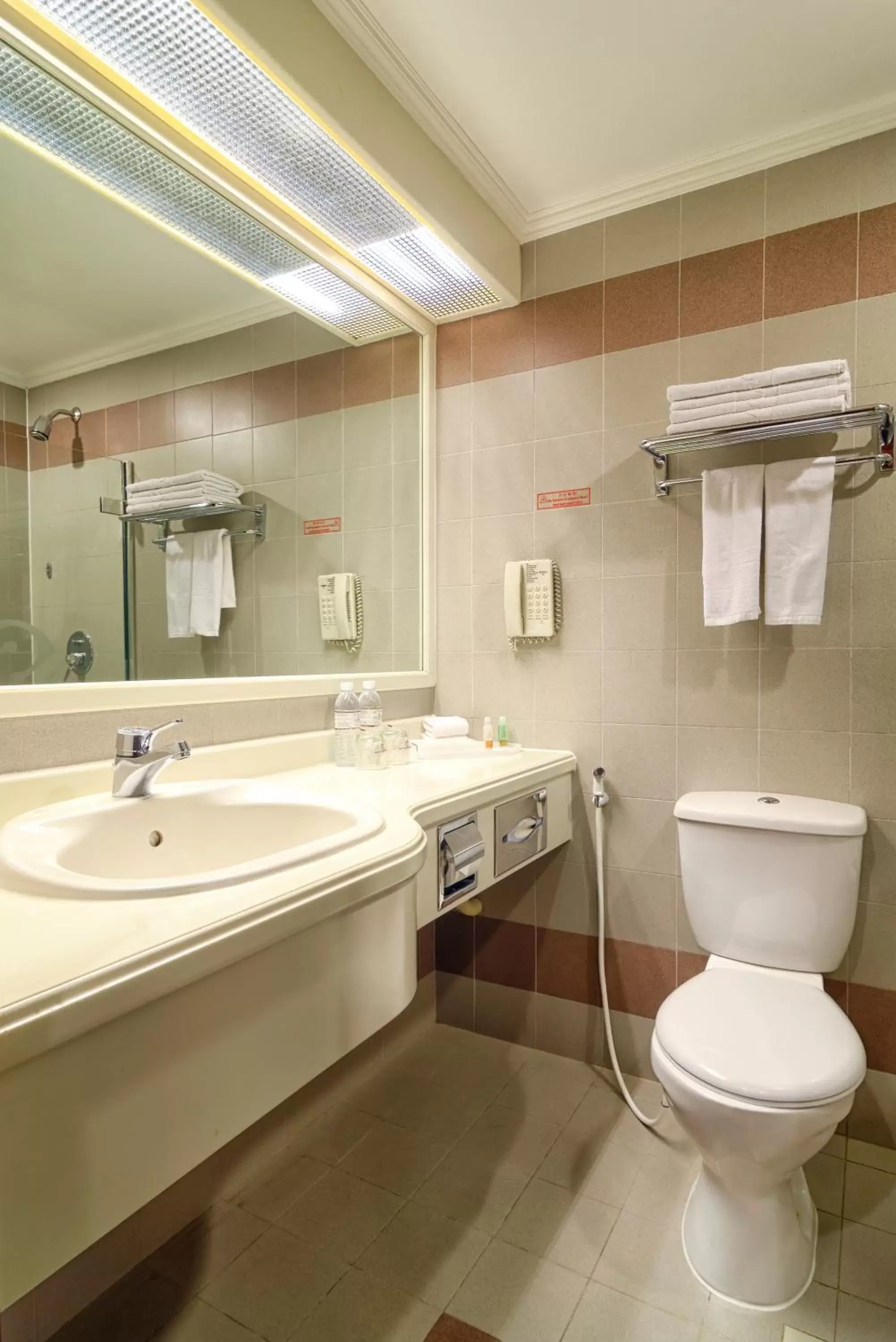 Toilet, Bathroom in Hotel Shangri-la Kota Kinabalu