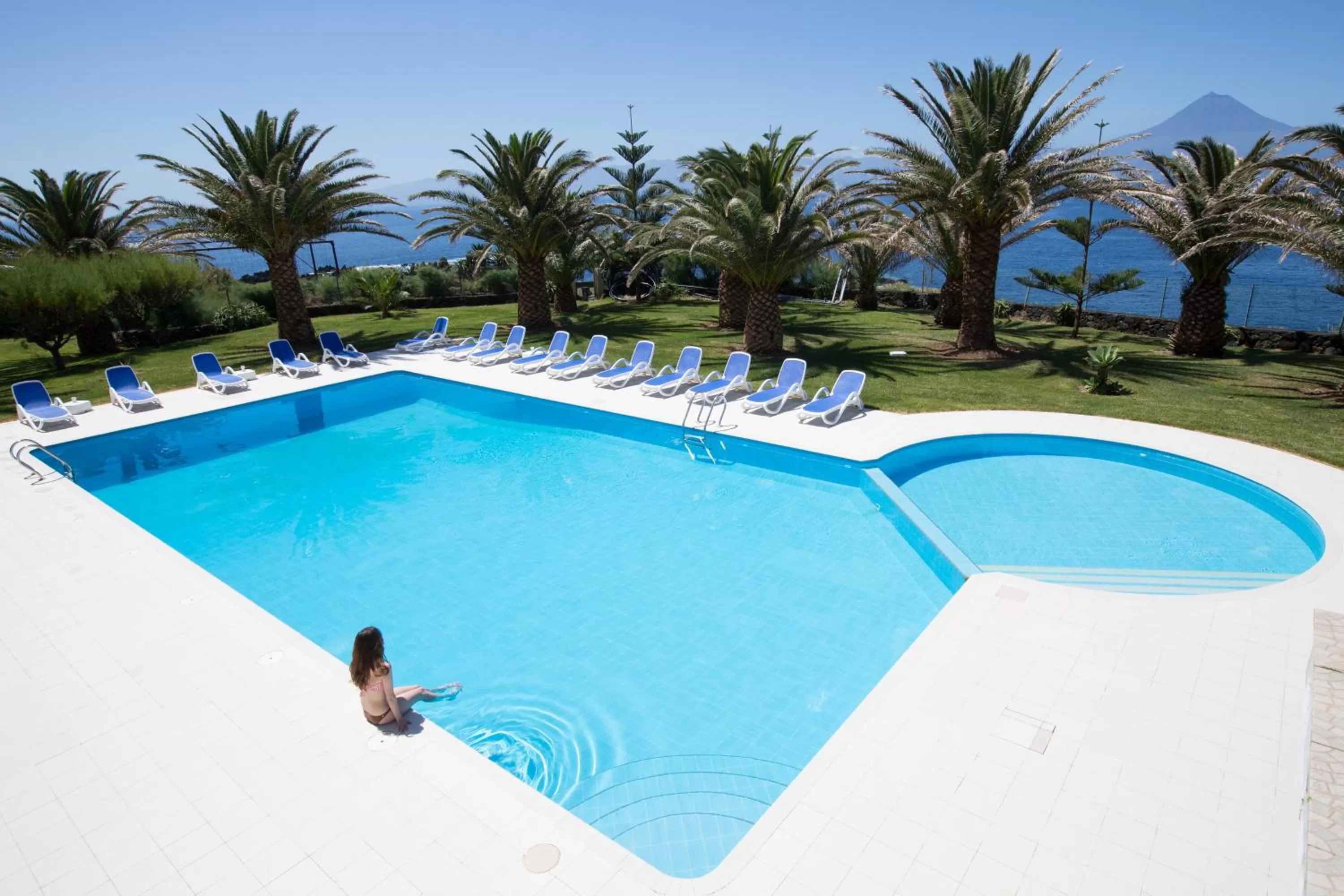 Swimming pool in Hotel Sao Jorge Garden
