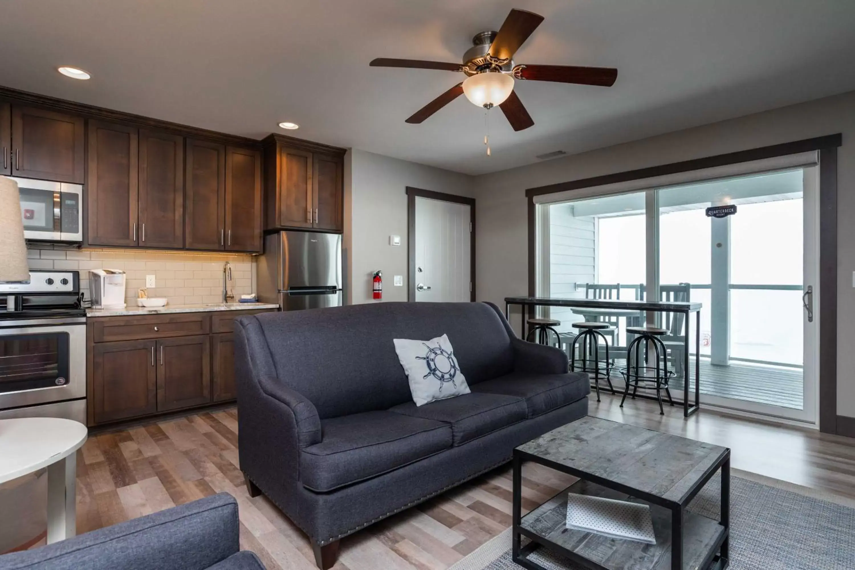 Lakeside Lodge Premium King Suite in Quarterdeck Resort Lakeside Lodge Premium King Suite in Quarterdeck Resort