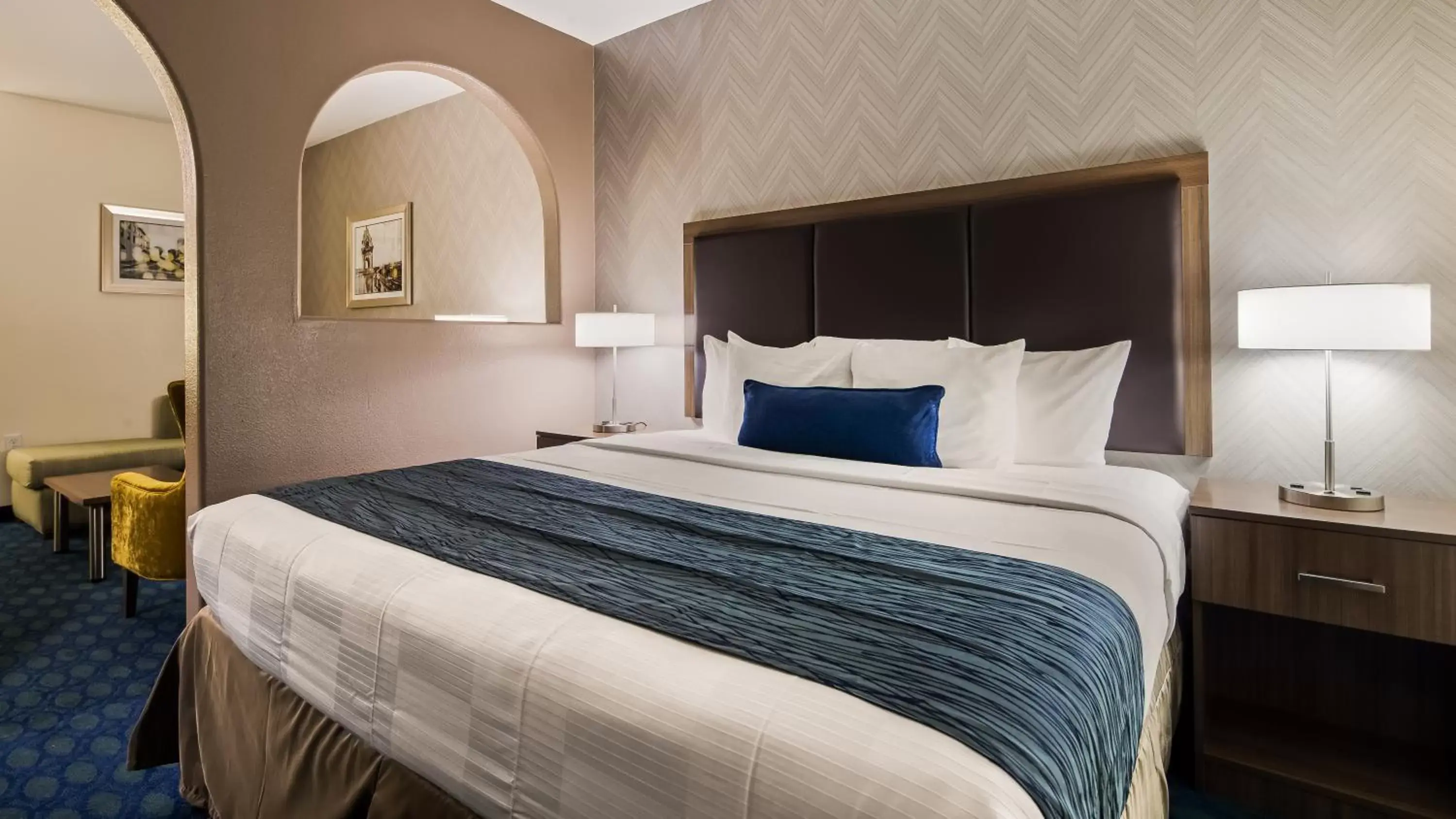 Bedroom, Bed in Best Western PLUS Tulsa Inn & Suites