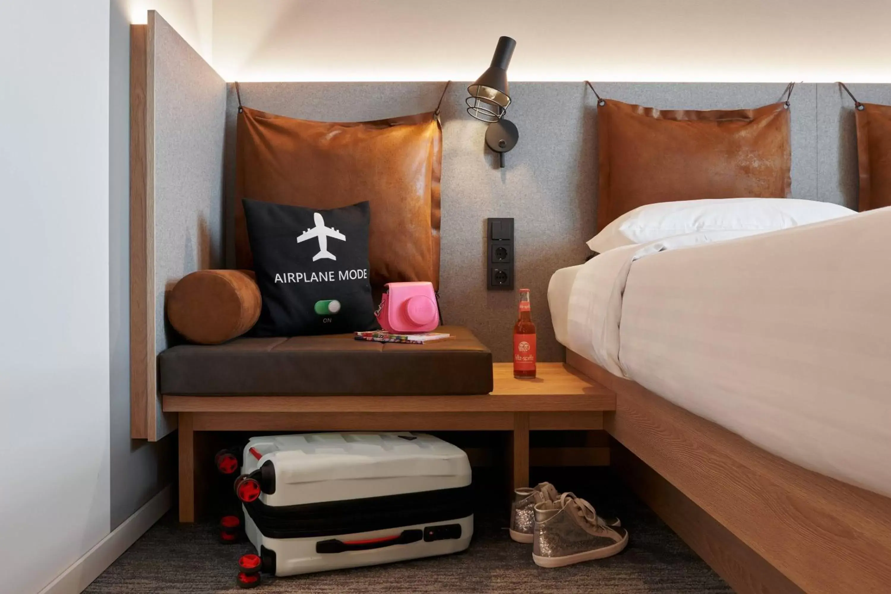 Photo of the whole room, Bed in Moxy Cologne Bonn Airport