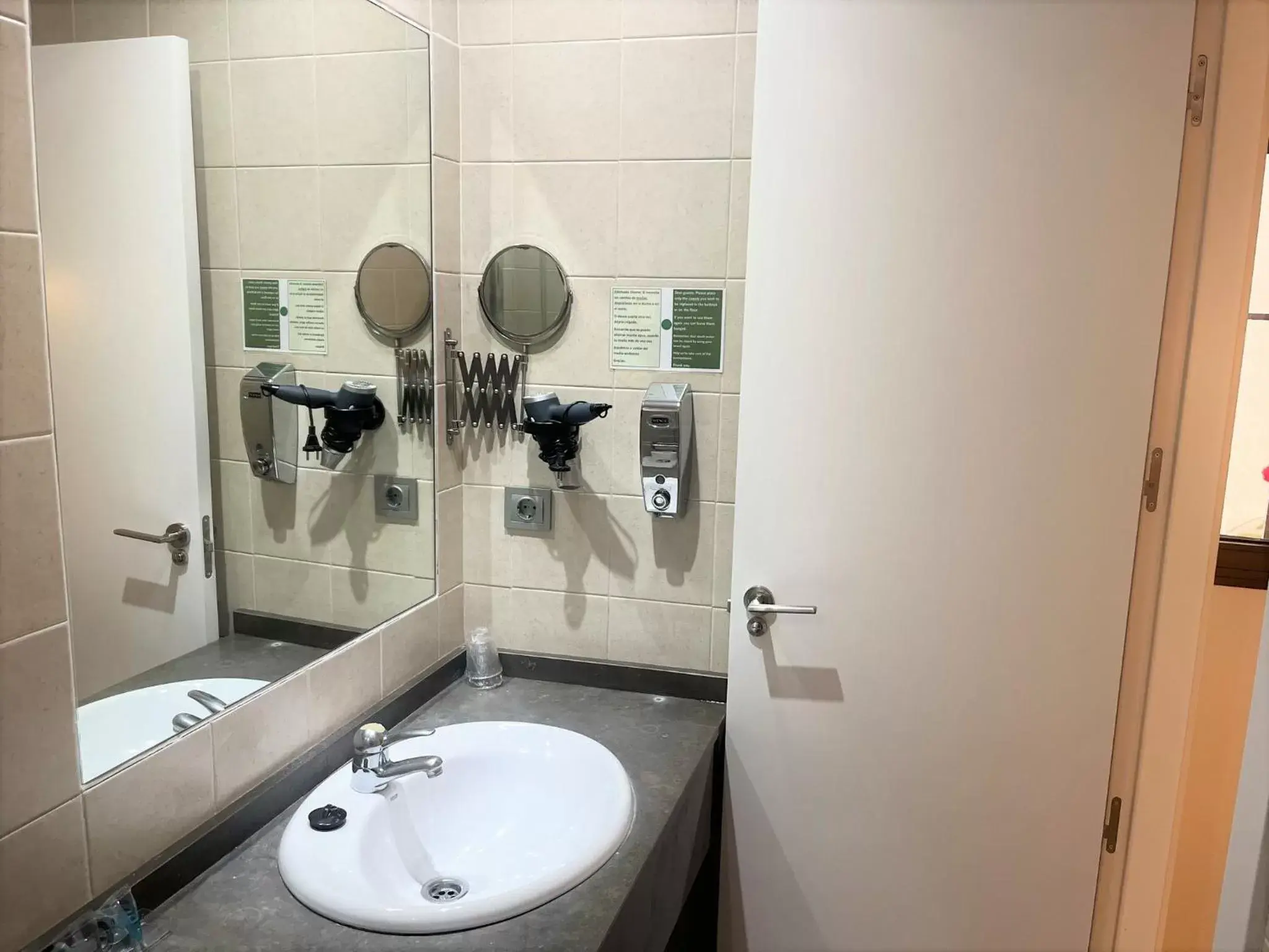 Bathroom in Vitium Córdoba