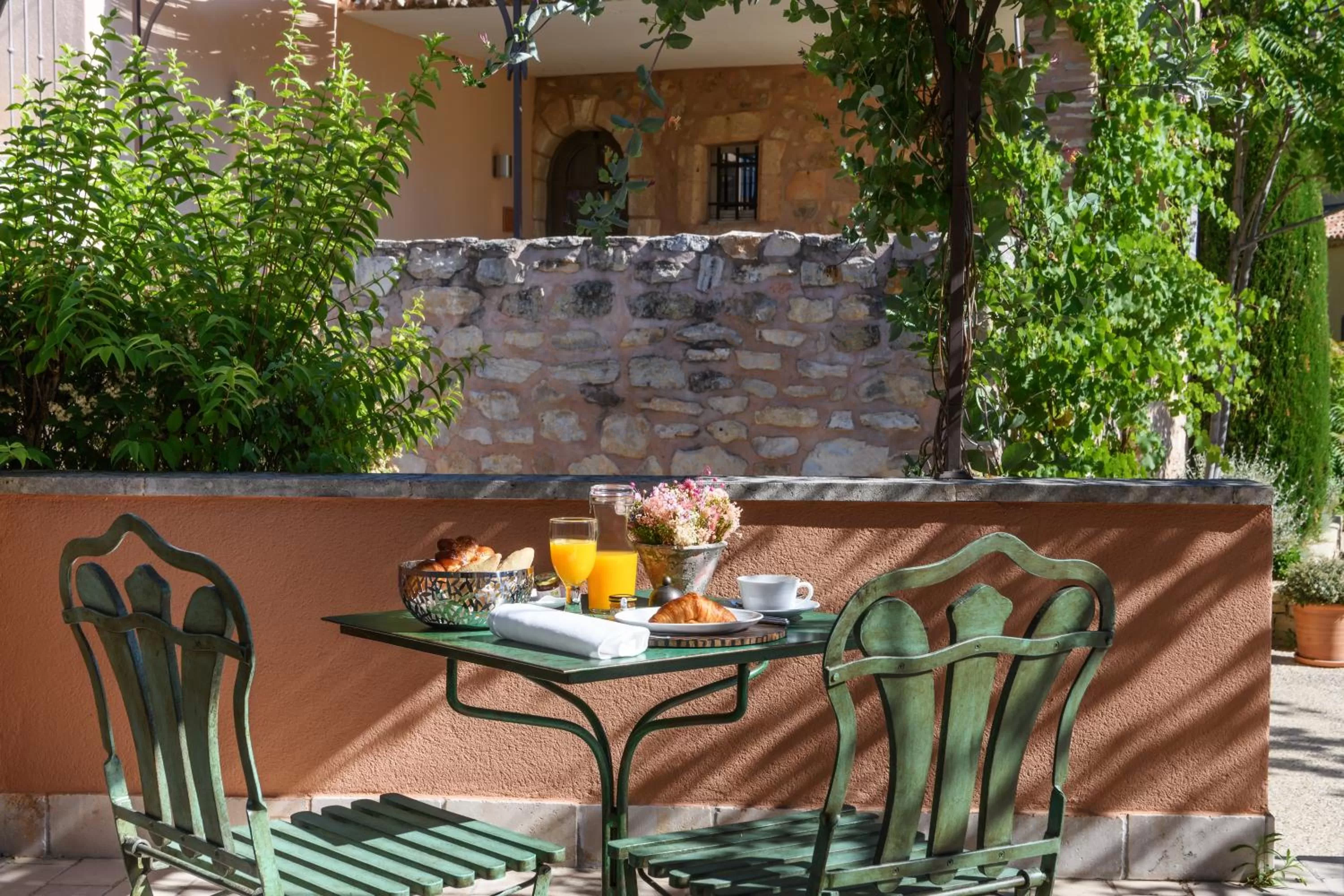 Food and drinks in Coquillade Provence - Relais & Châteaux