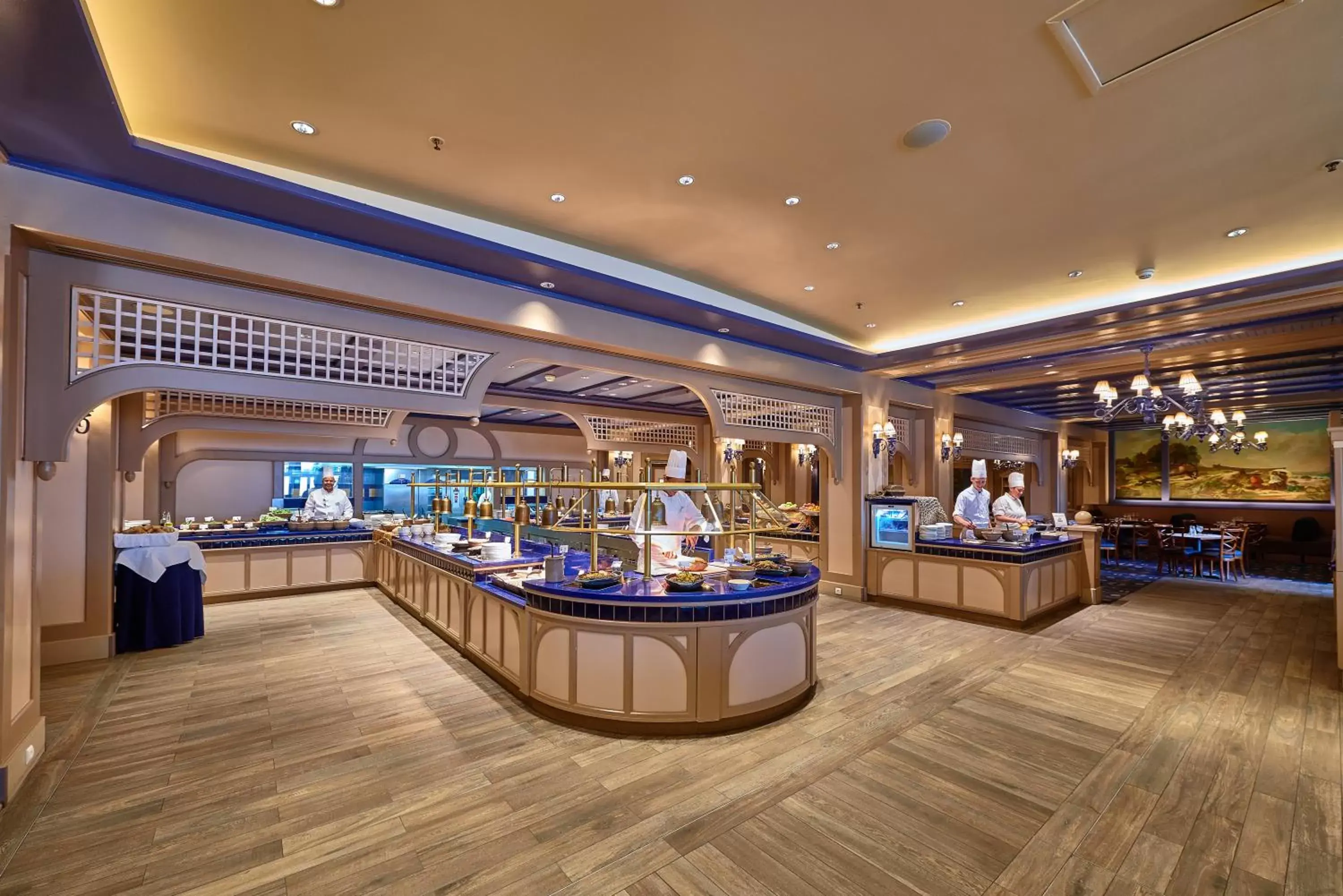 Restaurant/places to eat in Disney Newport Bay Club