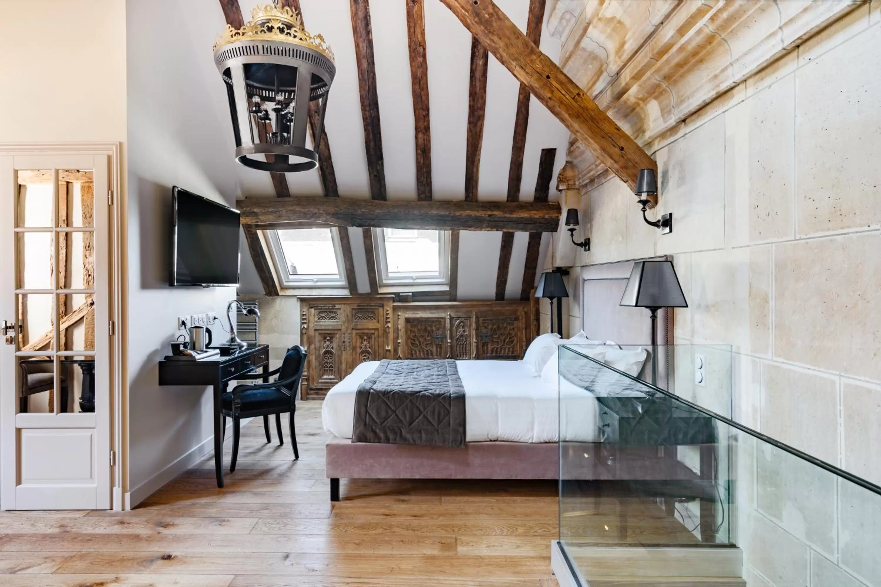 TV and multimedia, Bed in Hôtel Le Presbytère