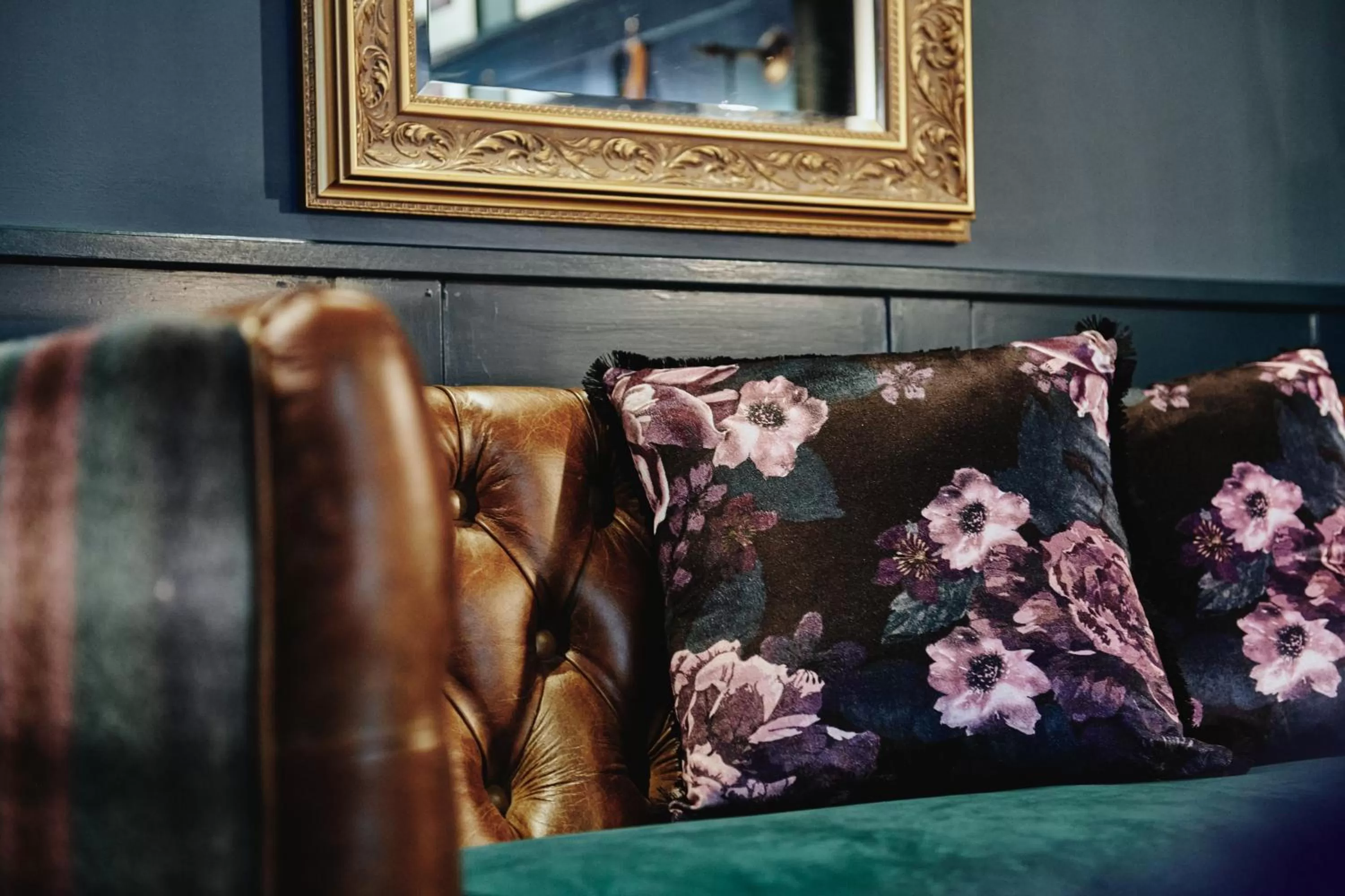 Decorative detail in Kings Arms - Egham-Windsor