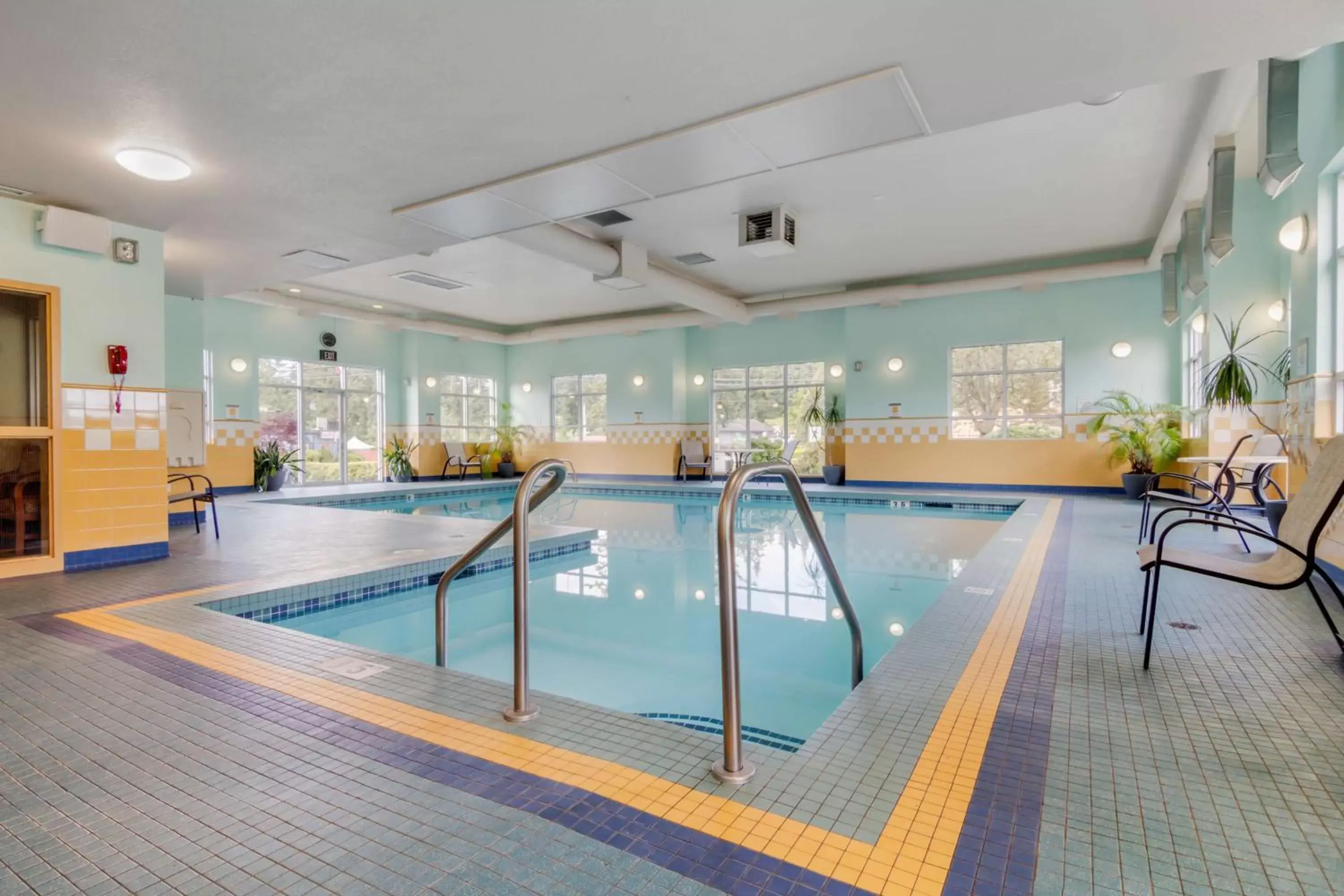 Pool view in Best Western PLUS Chemainus Inn Pool view in Best Western PLUS Chemainus Inn