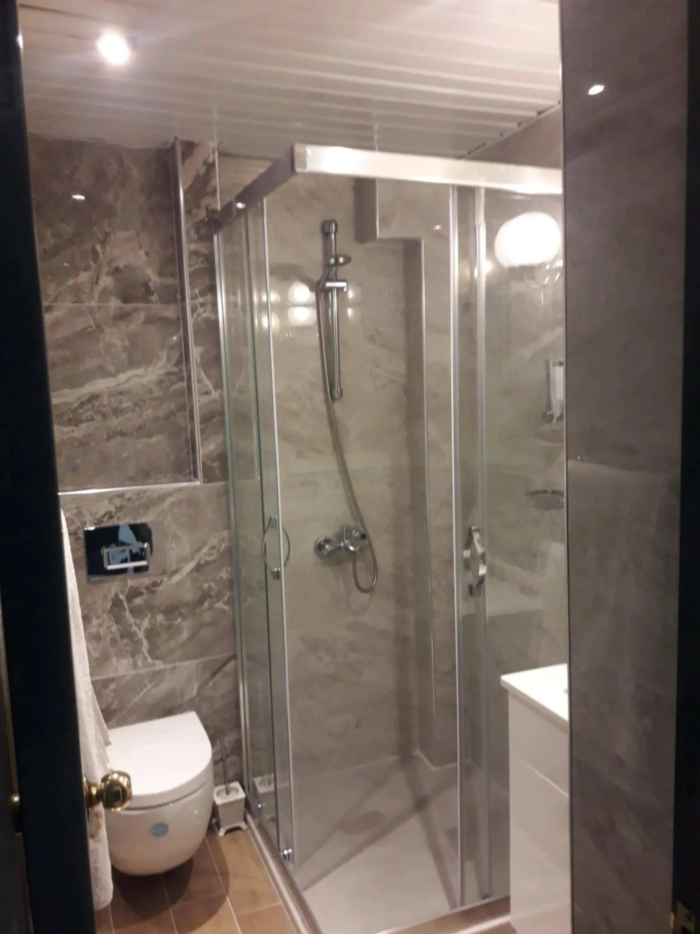 Shower, Bathroom in Hotel HAL-TUR