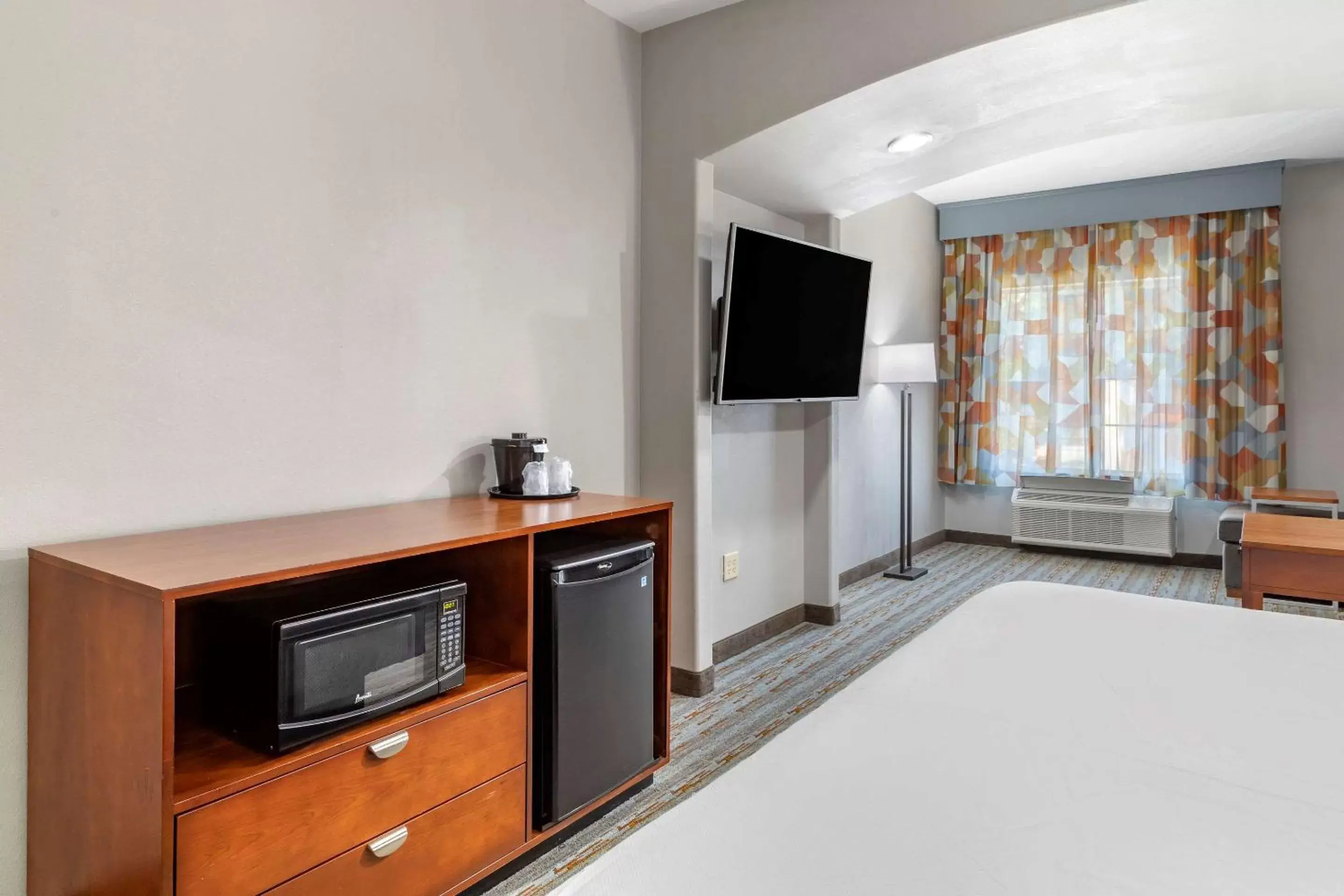 Photo of the whole room, TV/Entertainment Center in Comfort Inn & Suites