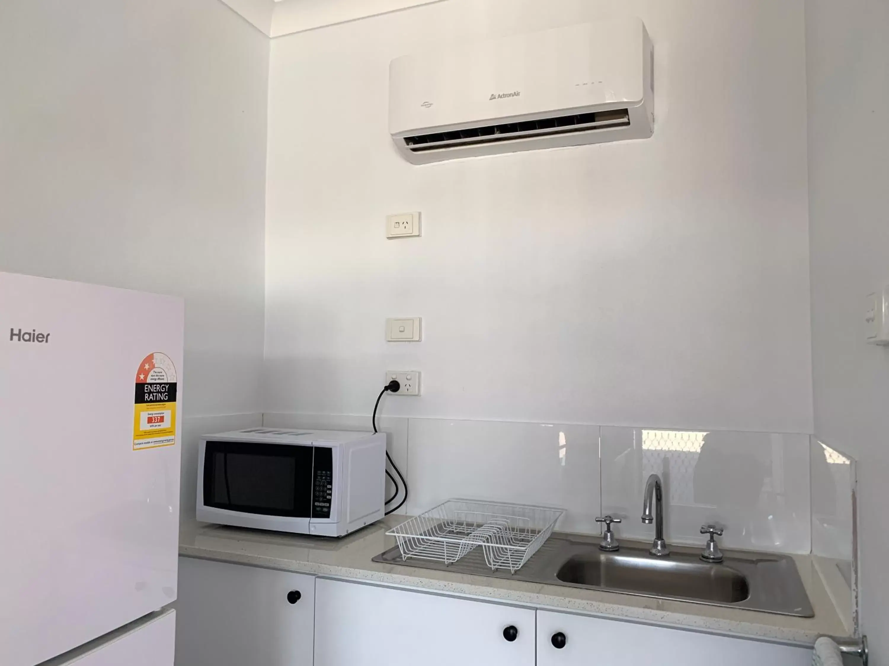 Kitchen or kitchenette, Kitchen/Kitchenette in Baths Motel Moree